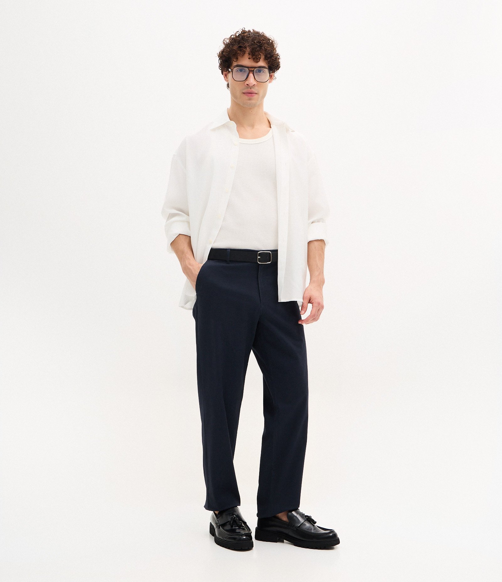 Calça Reta em Sarja Peletizada Azul Escuro 1