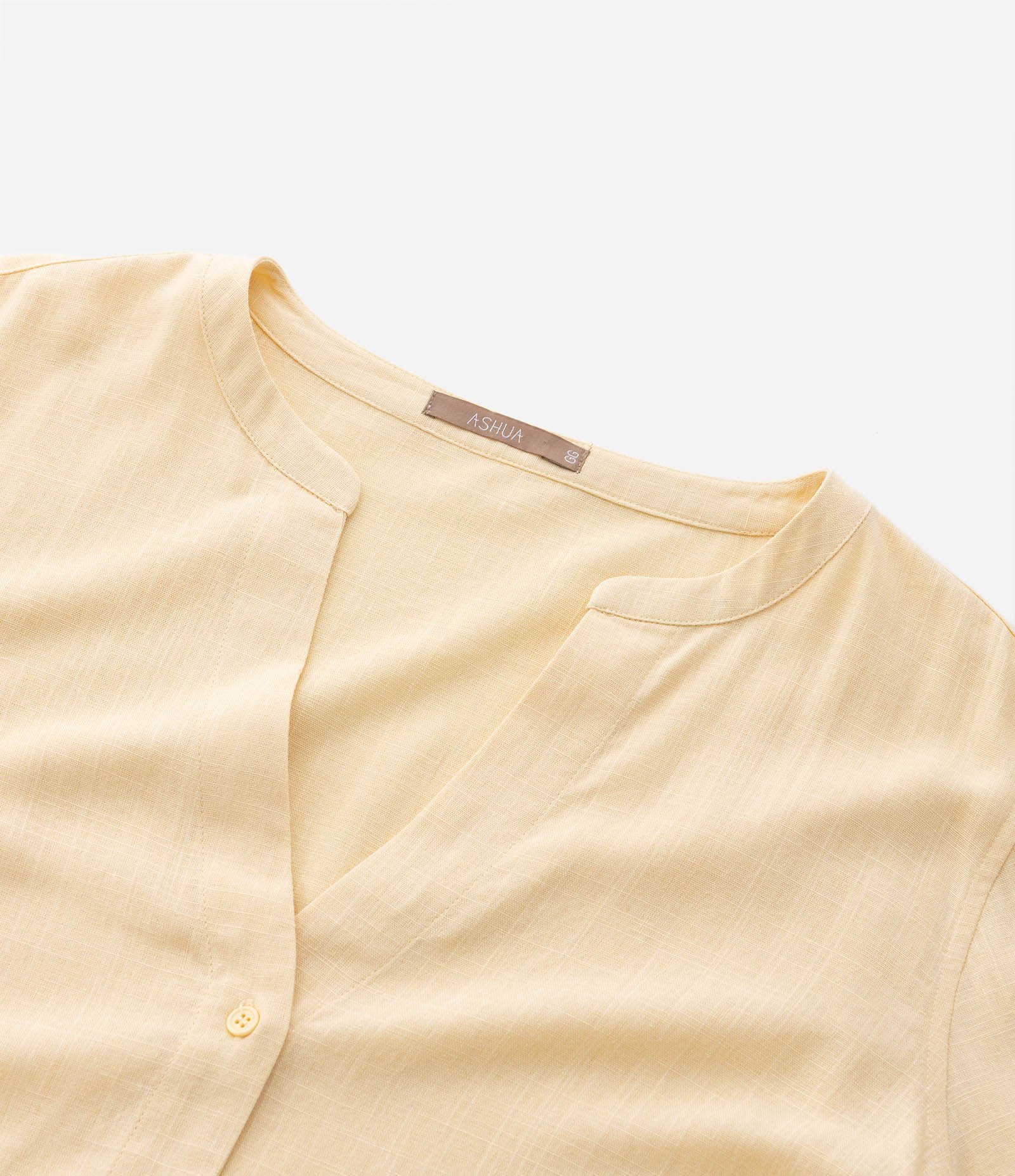 Camisa em Viscose e Linho com Gola Padre Curve & Plus Size Amarelo 7