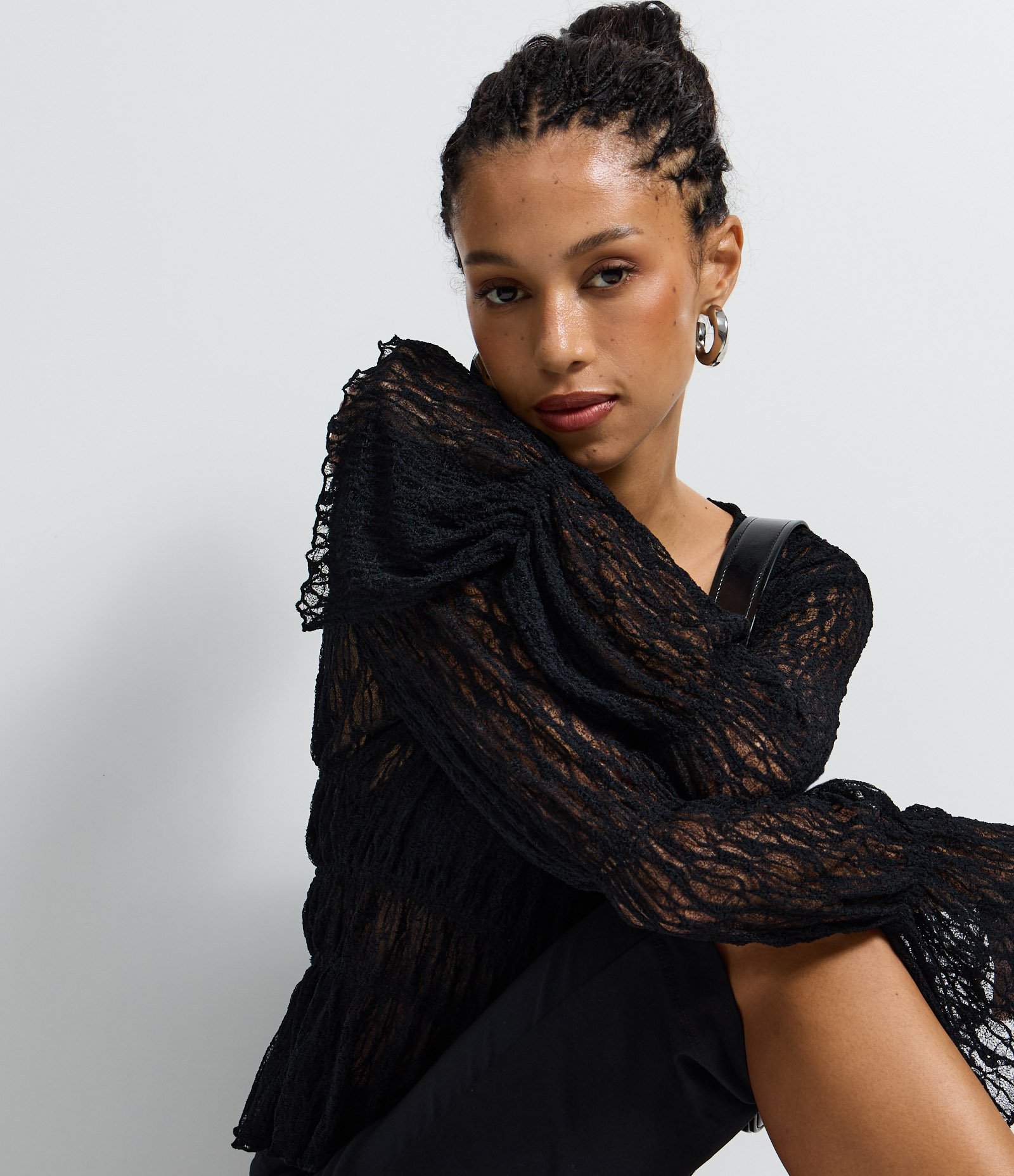 Blusa Renda Texturizada com Lacinhos e Manga Longa Preto 4