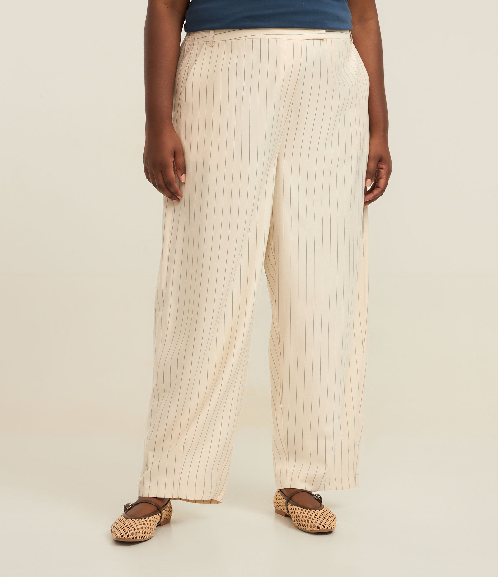 Calça Balloon Alfaiatada com Listras Curve & Plus Size Bege 2