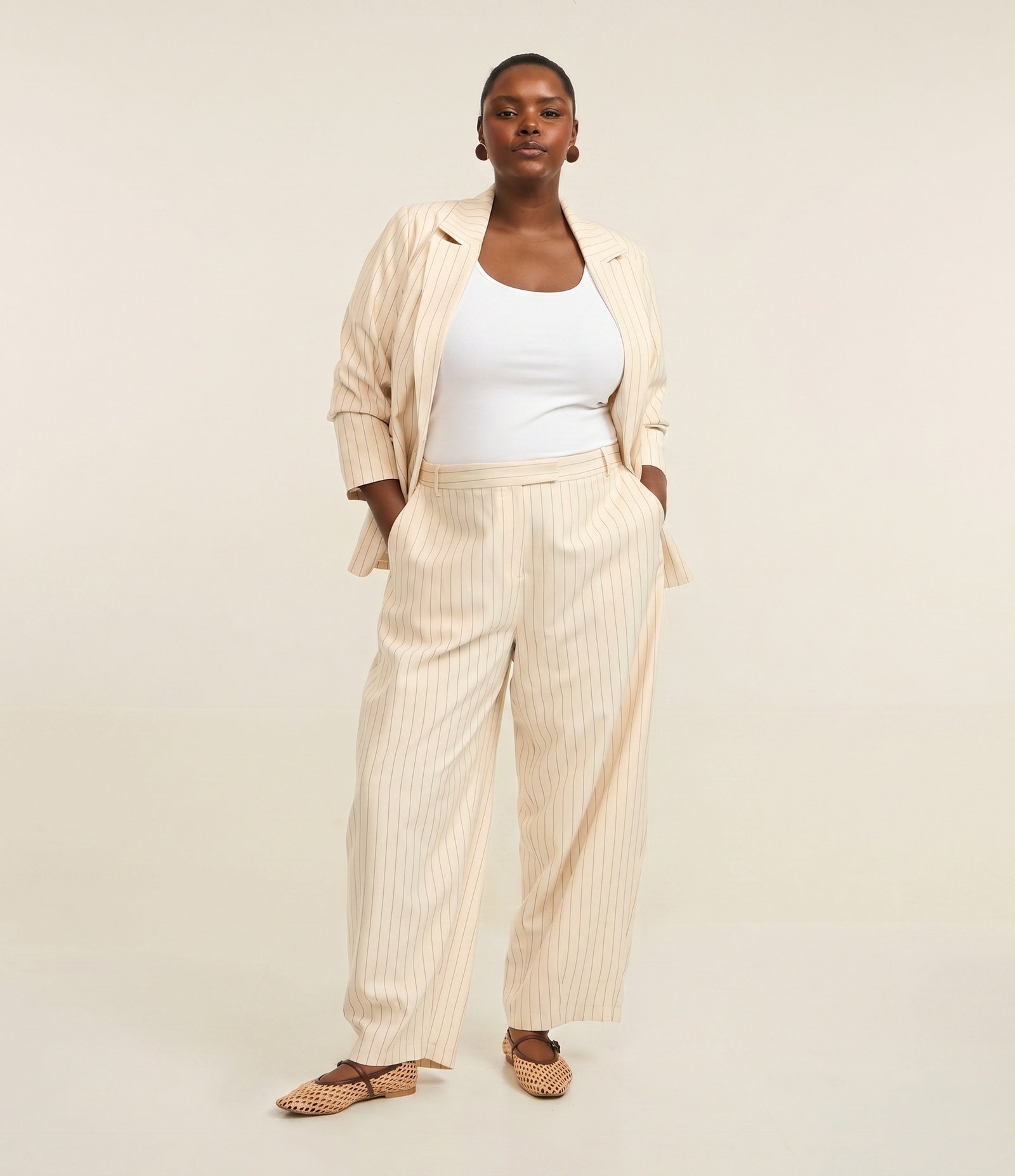 Calça Balloon Alfaiatada com Listras Curve & Plus Size Bege 1