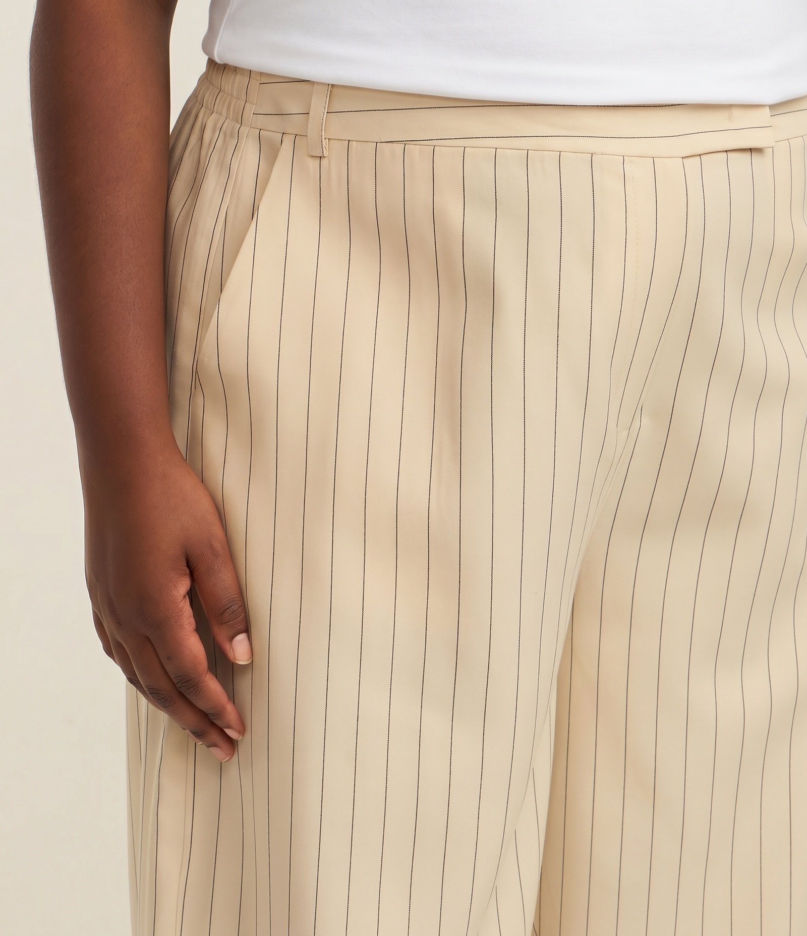 Calça Balloon Alfaiatada com Listras Curve & Plus Size Bege 4