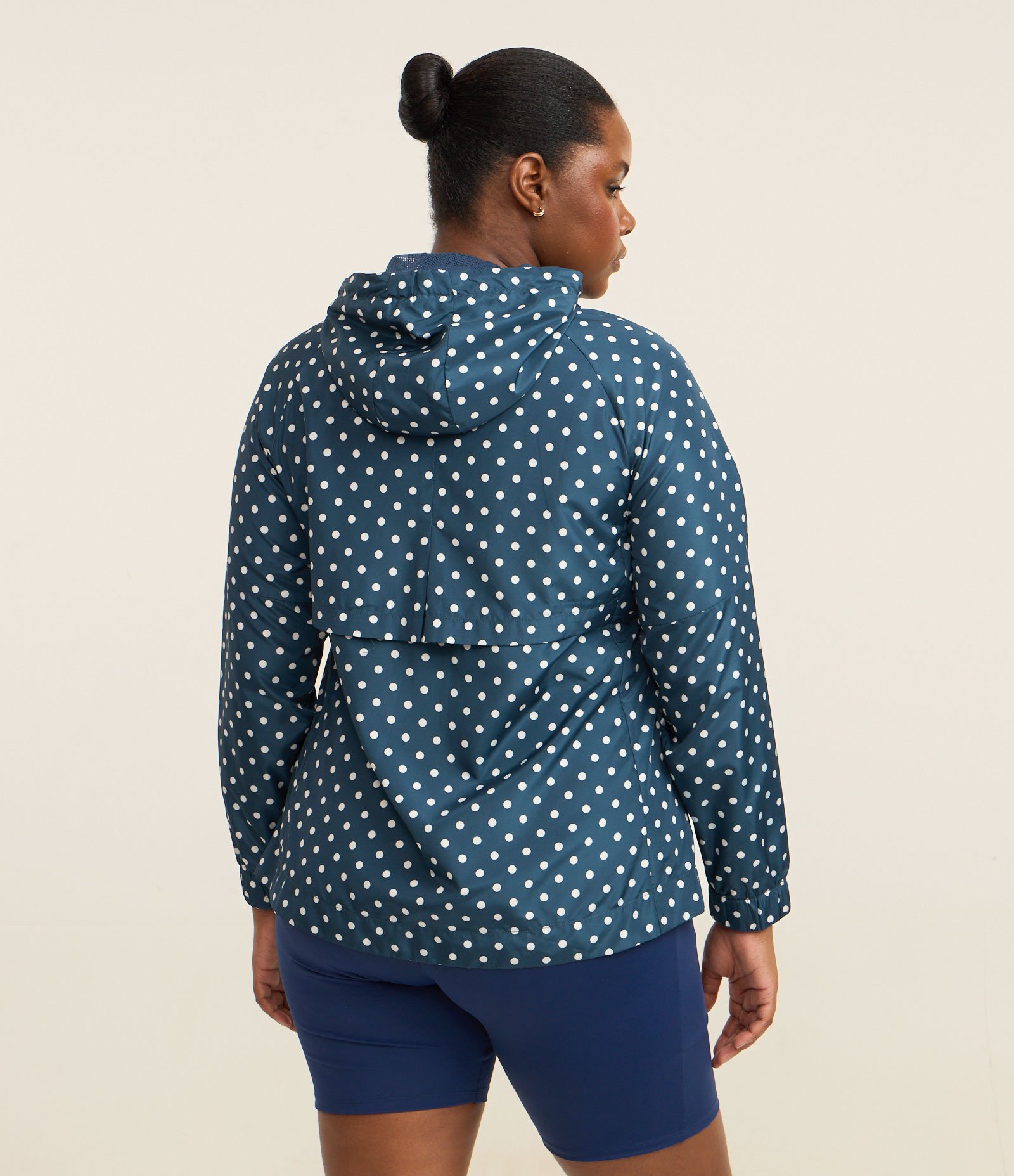 Jaqueta Esportiva Corta Vento com Capuz Estampa Poá Azul 4