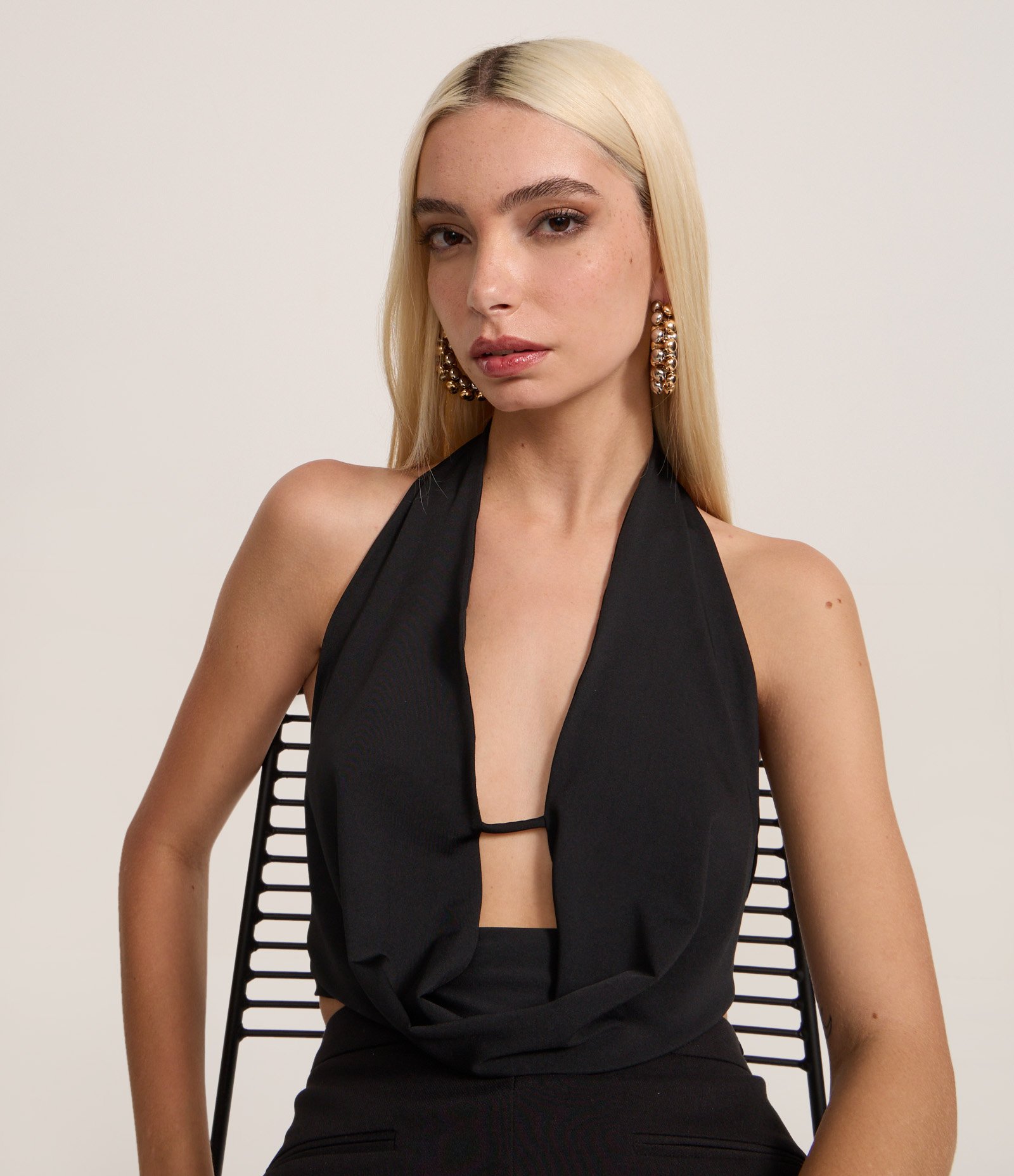 Blusa Frente Única em Microfibra com Decote Profundo Preto 1