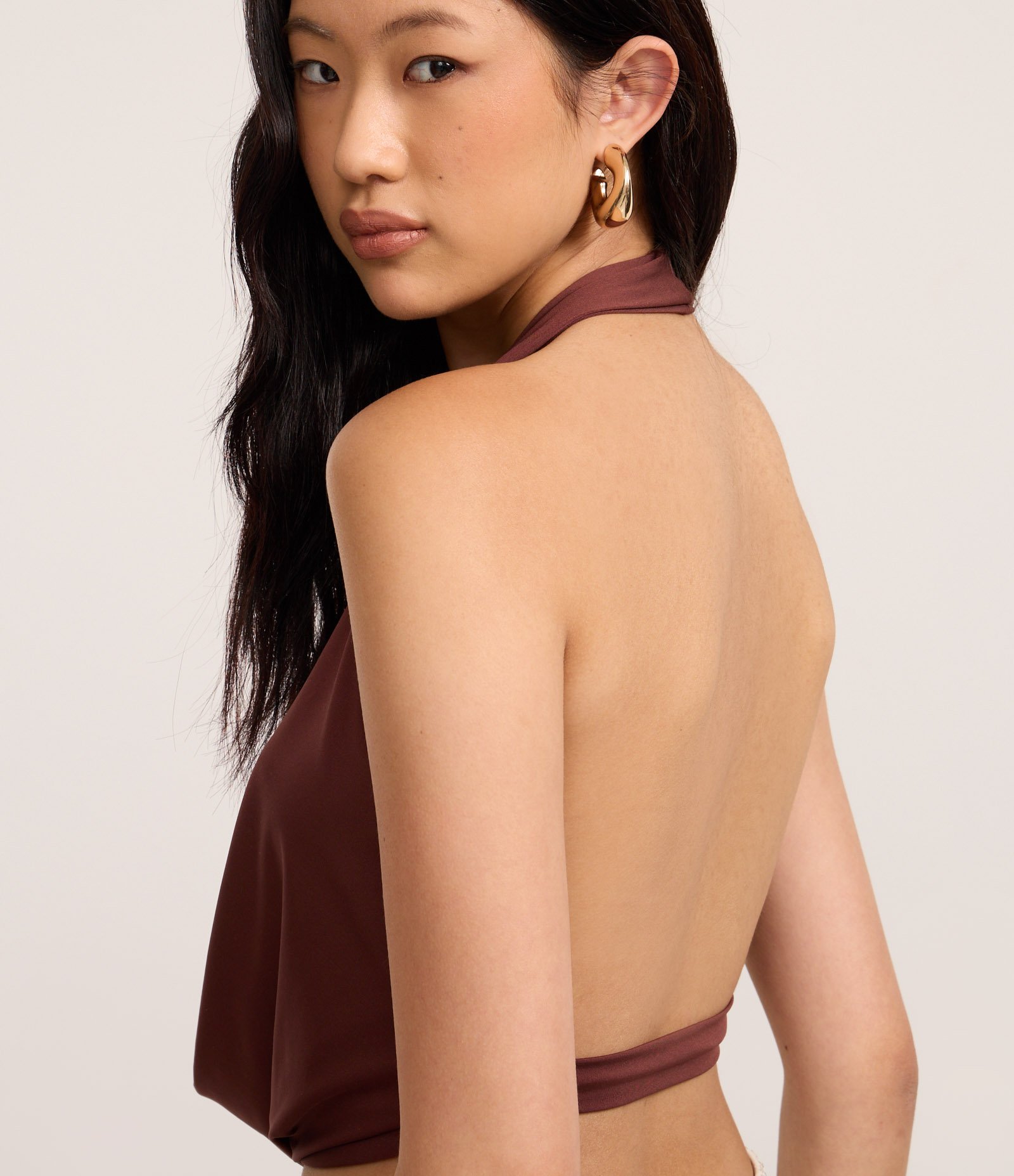 Blusa Frente Única em Microfibra com Decote Profundo Marrom 3