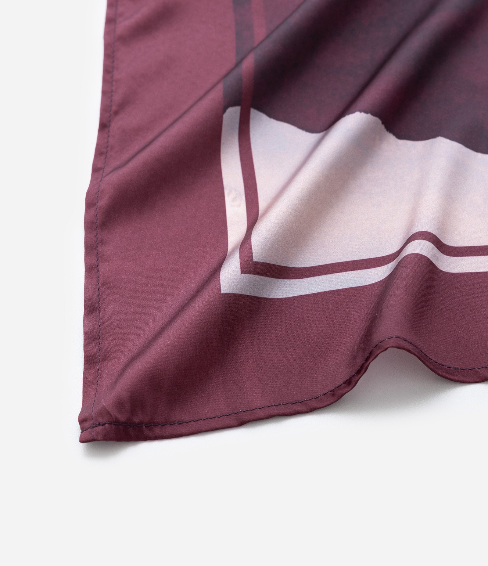 Lenço Retangular em Cetim com Estampa Montanhas Multicores 3