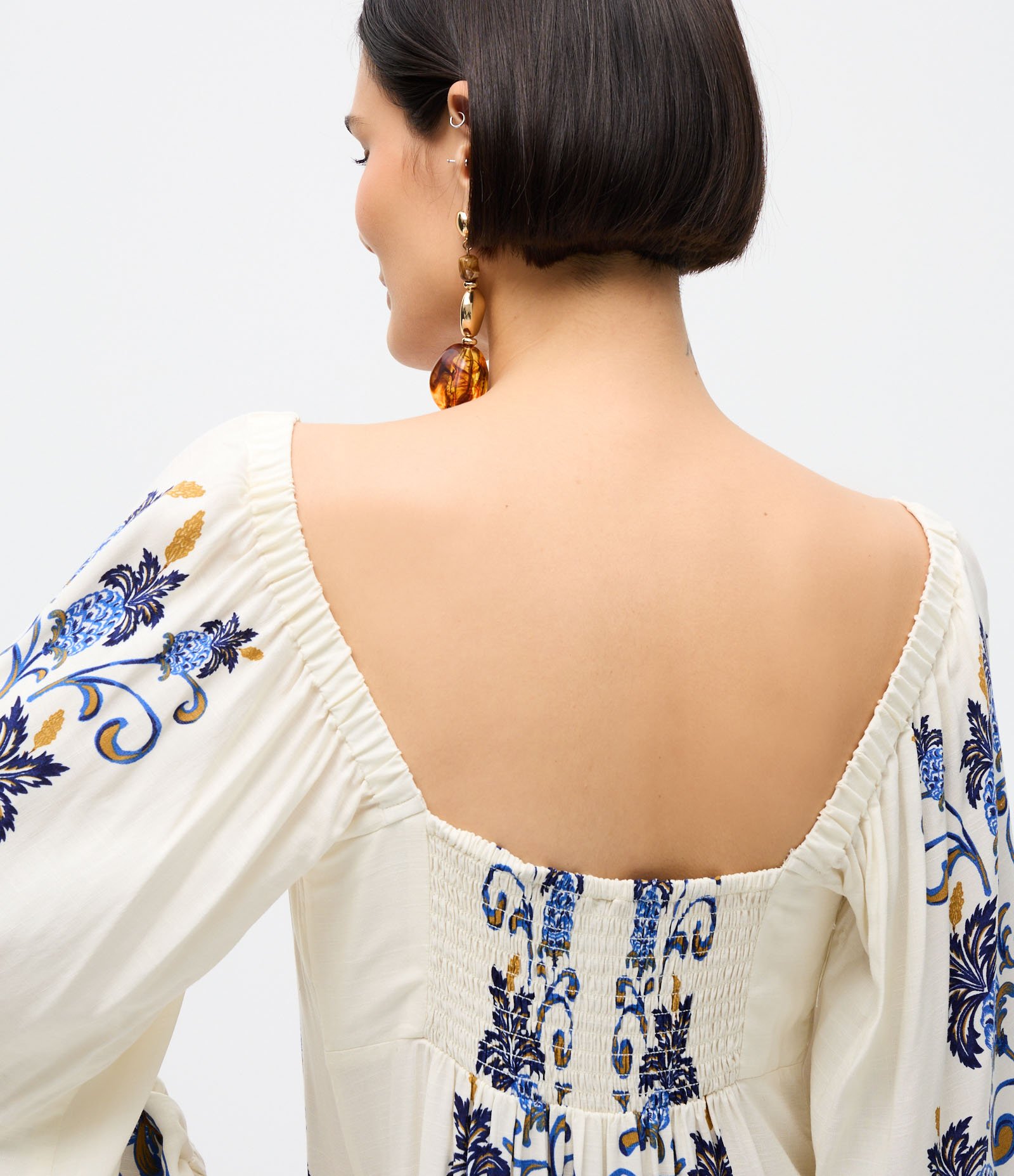 Vestido Curto Floral com Decote V Bege 5