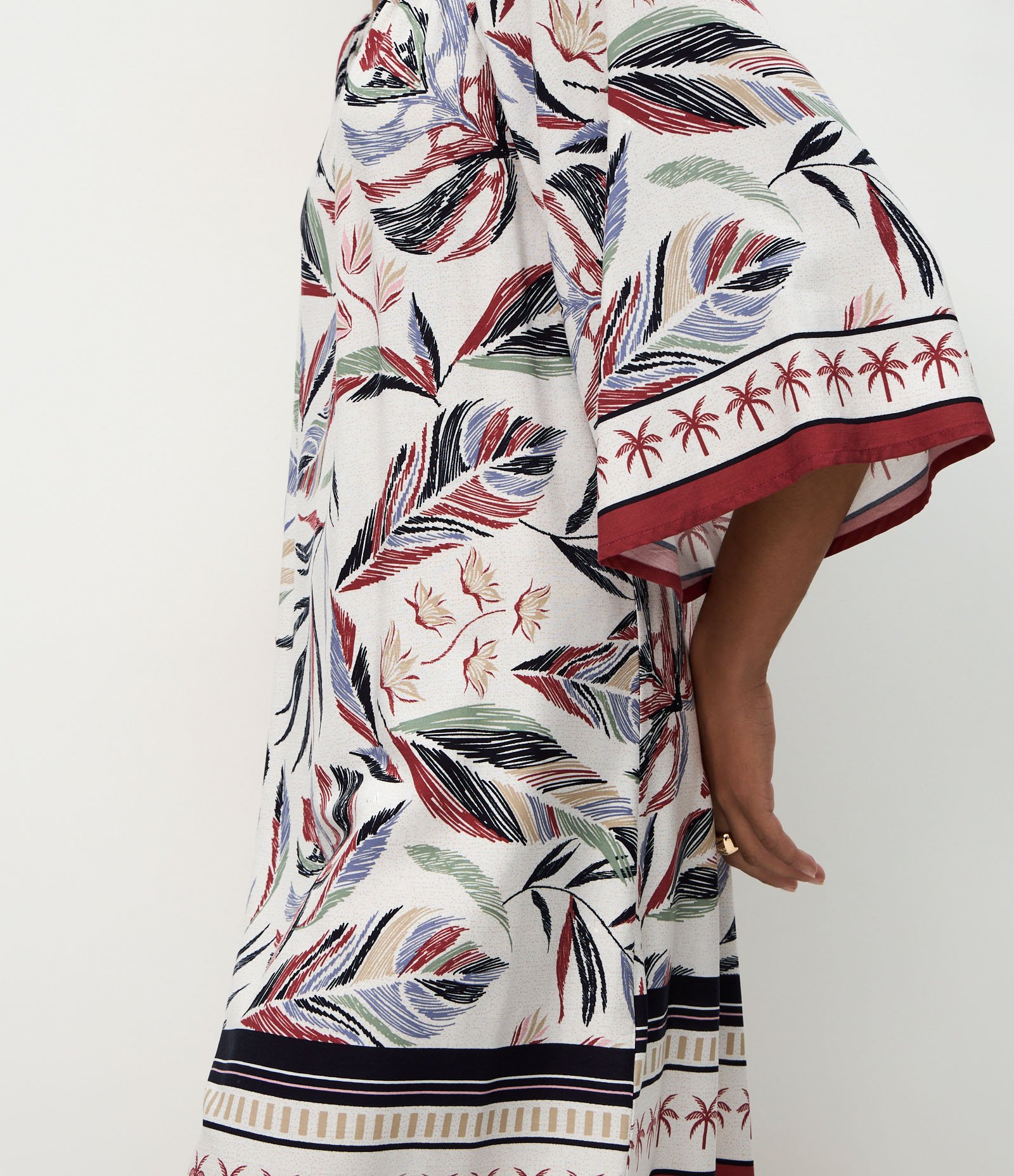 Vestido Curto com Manga Evasê e Estampa Tropical Branco 3