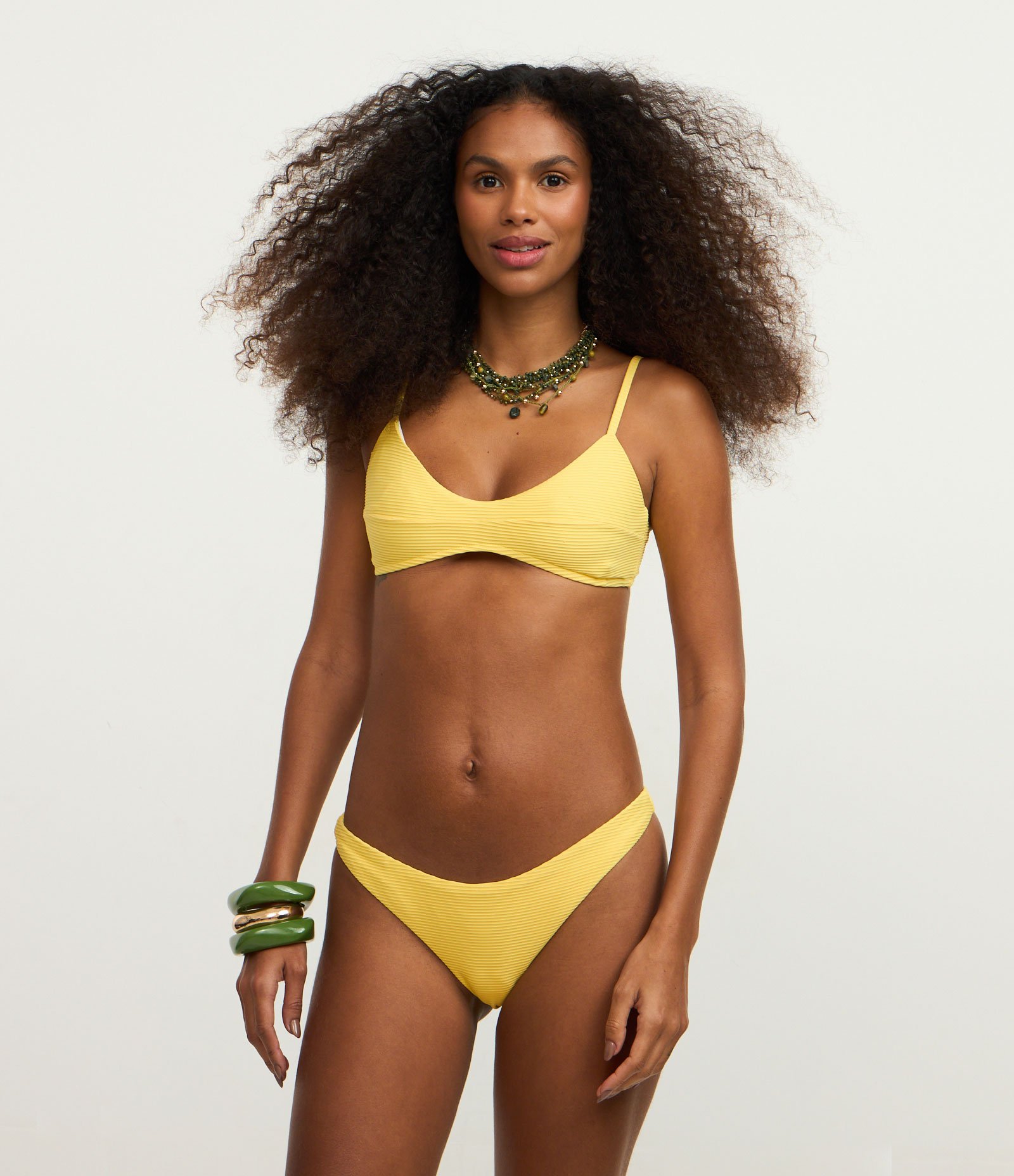 Biquíni Top Meia Taça em Microfibra Texturizada com Alças Ajustáveis Amarelo 2