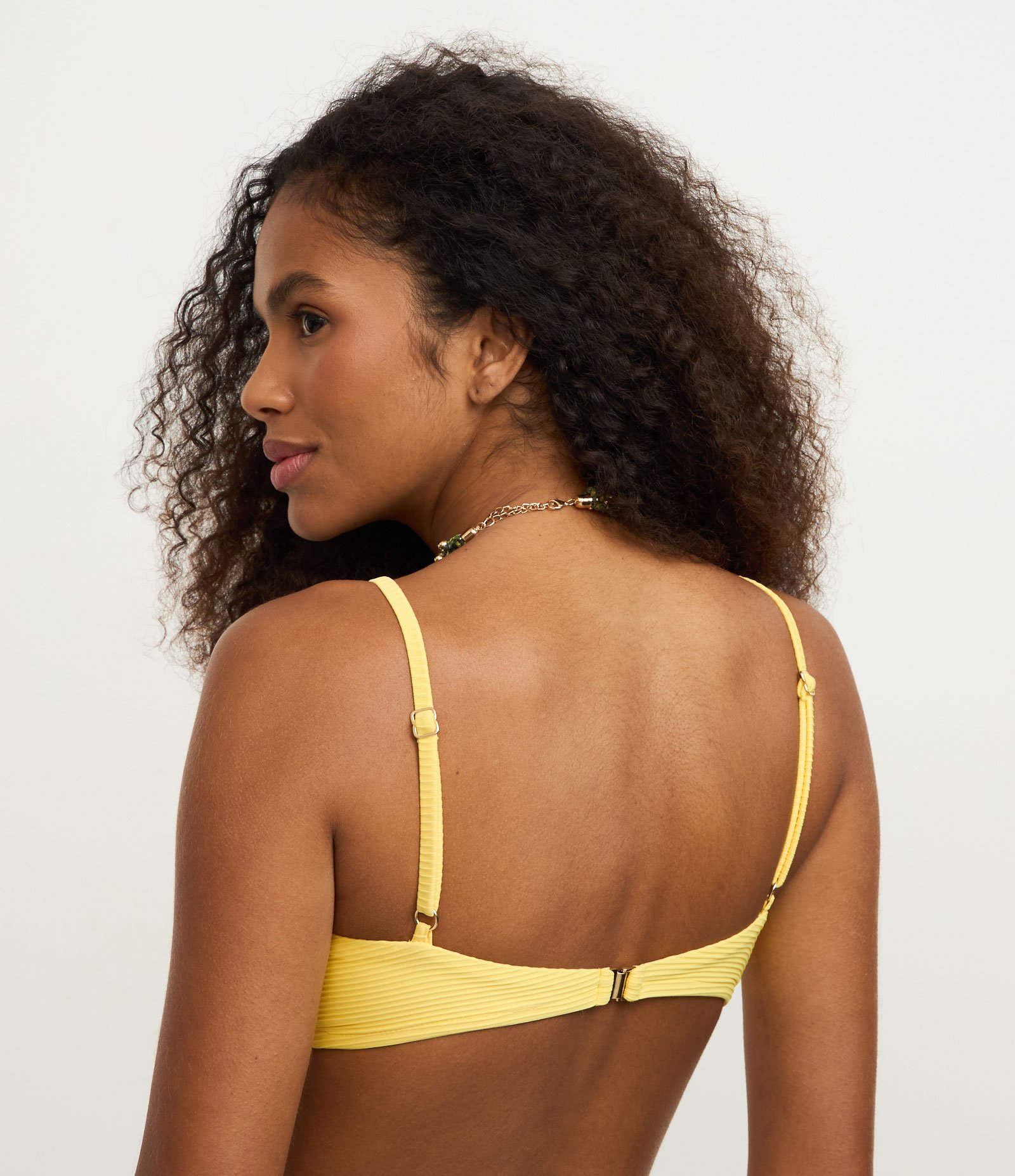 Biquíni Top Meia Taça em Microfibra Texturizada com Alças Ajustáveis Amarelo 4