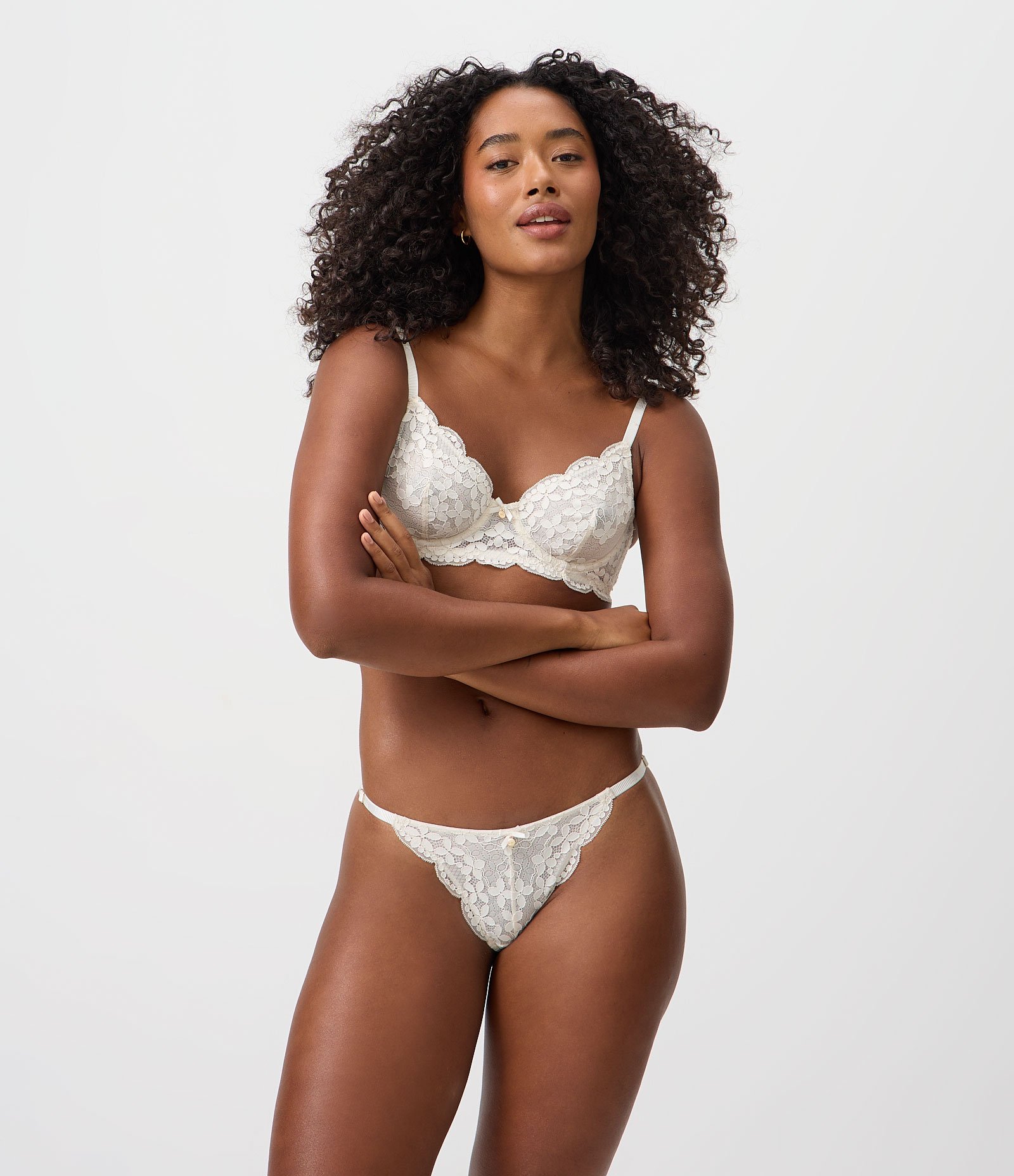 Calcinha String Fio em Renda Floral Branco 1