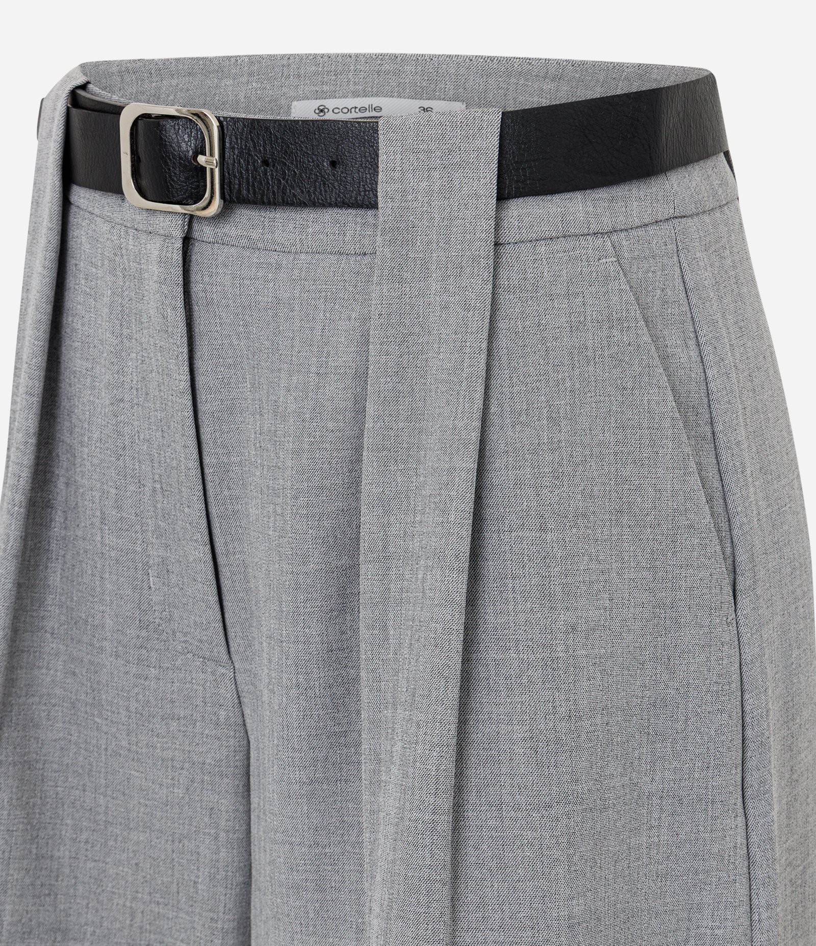 Short Curto Alfaiatado com Cinto Ajustável em PU Cinza 7