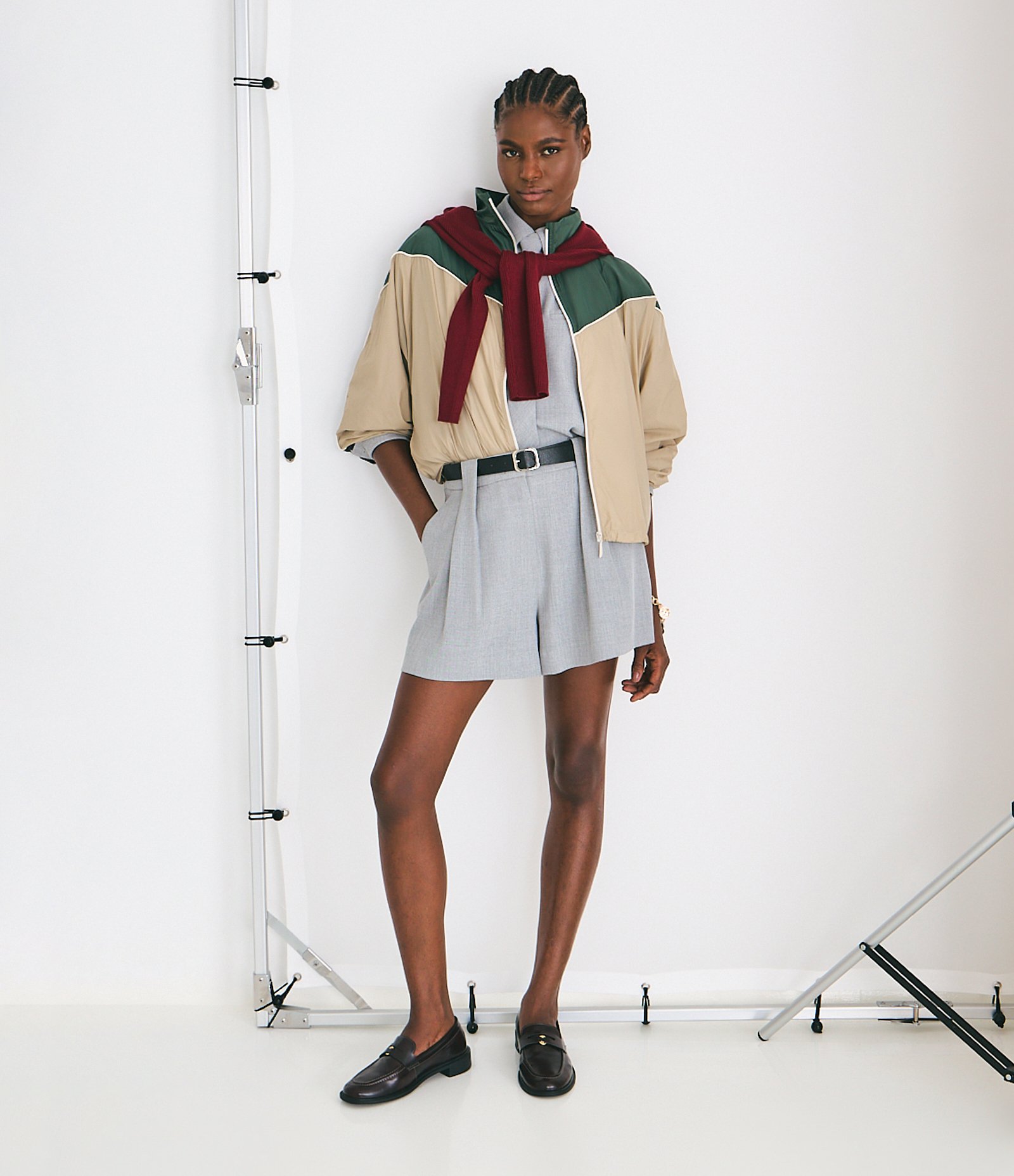 Short Curto Alfaiatado com Cinto Ajustável em PU Cinza 1