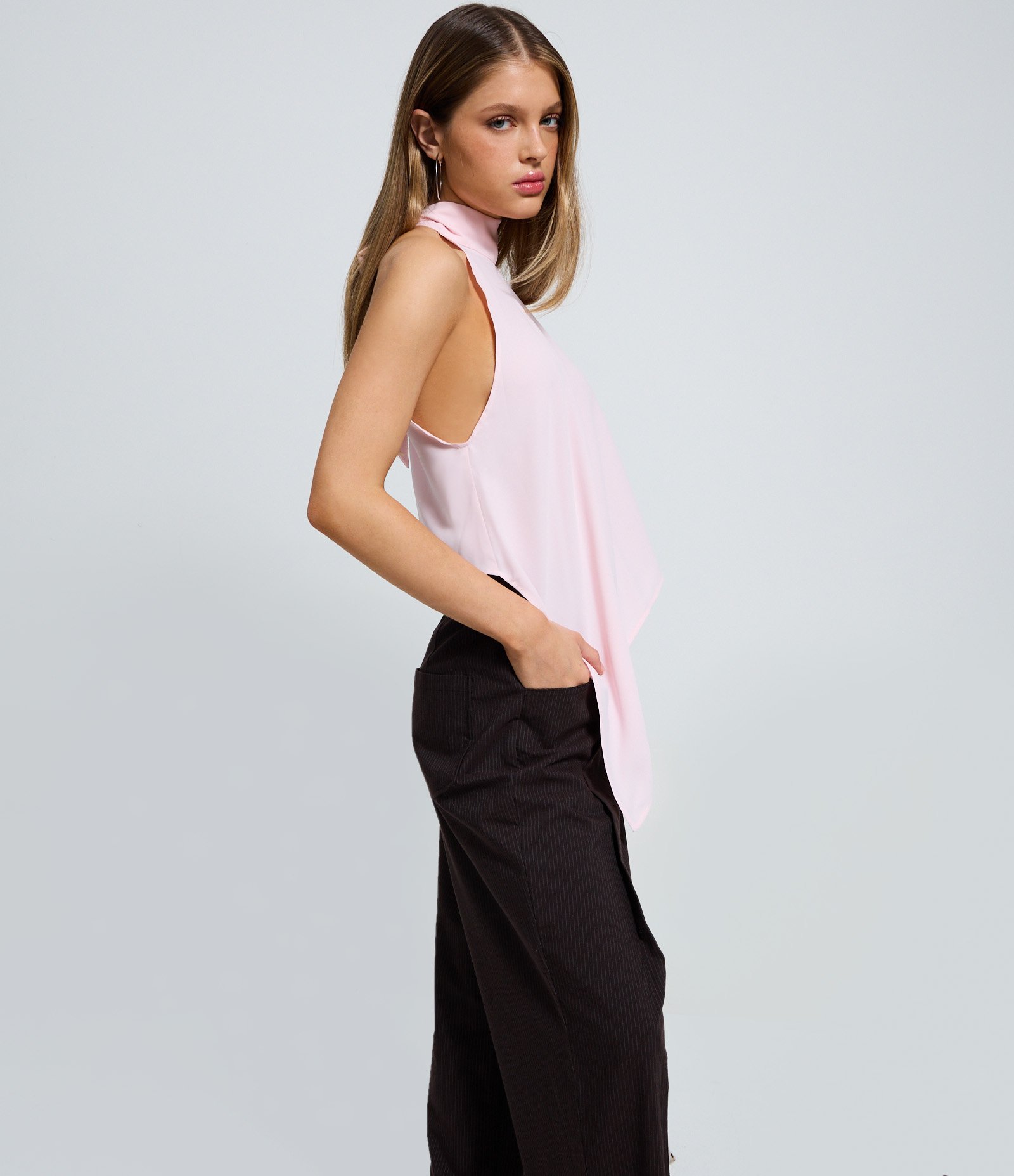 Calça Feminina Alfaiatada Risca de Giz Clássica Marrom 3