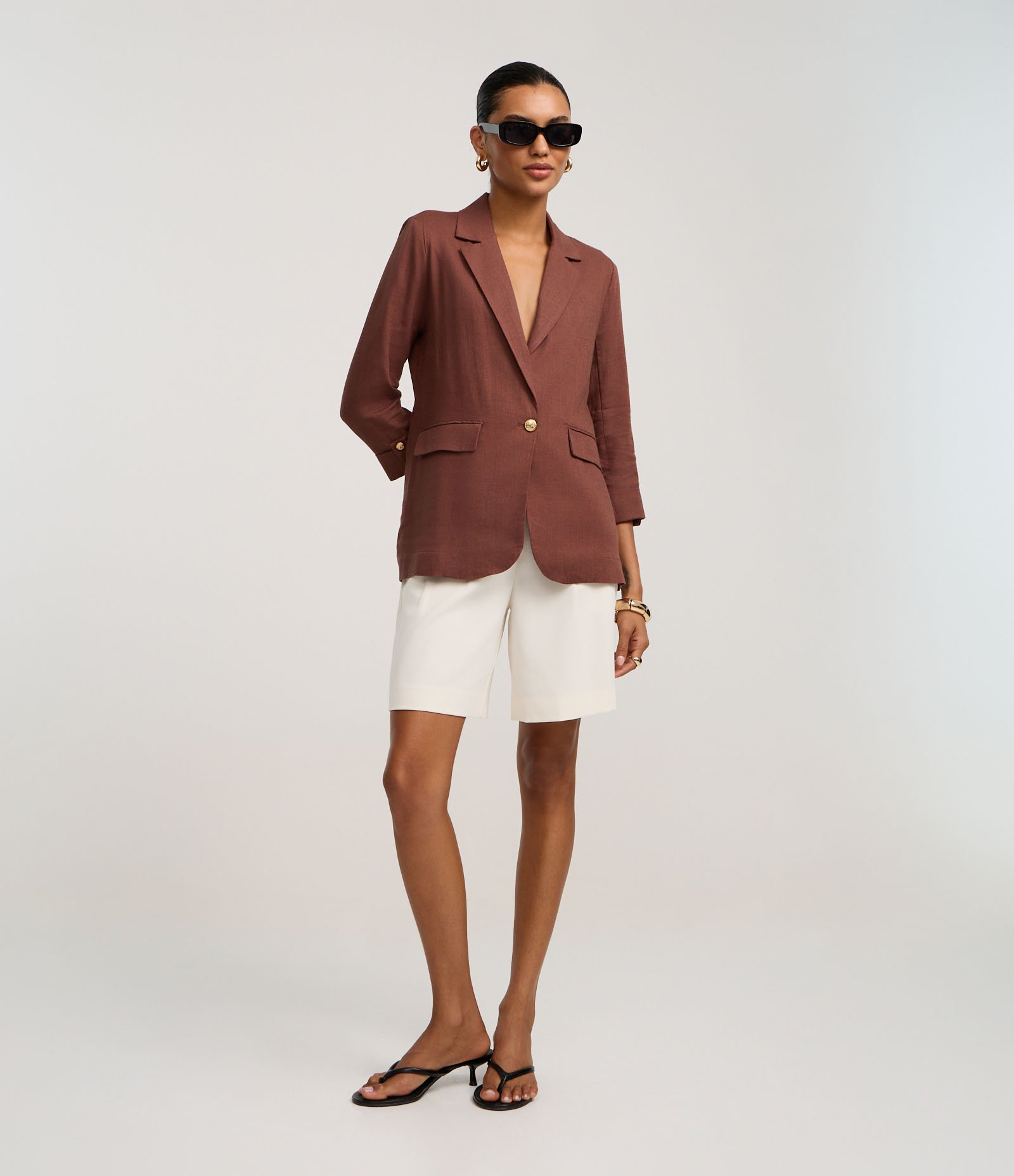 Blazer Alongado em Viscolinho com Botões Metalizados Marrom 2