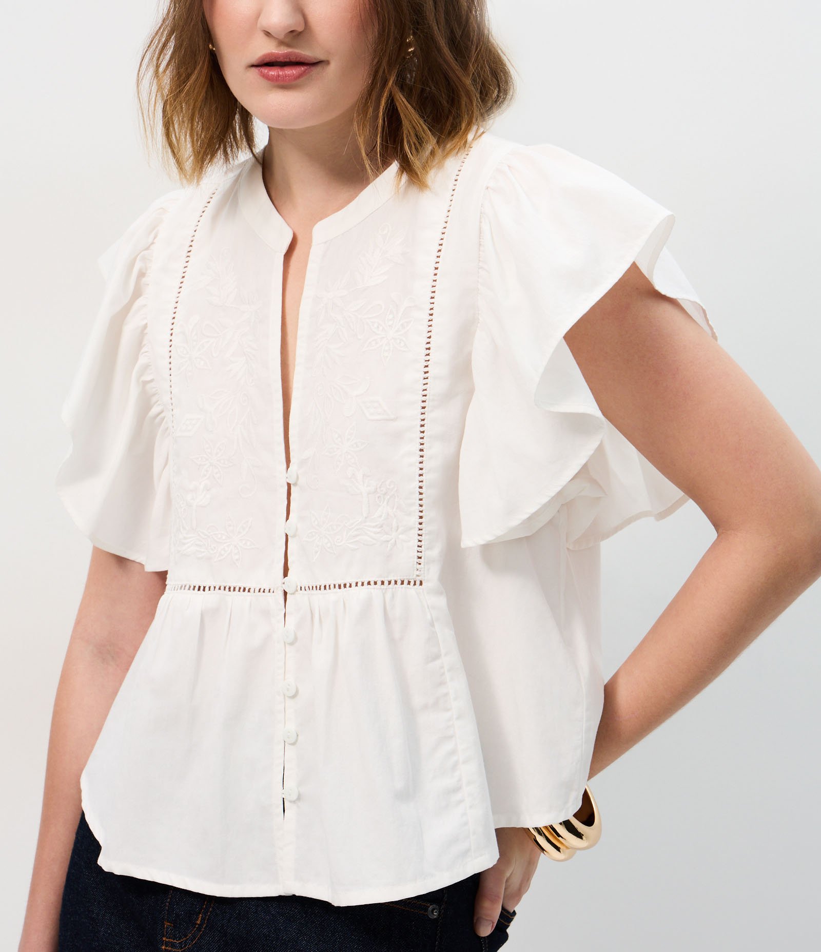 Blusa em Algodão com Entremeios Vazados e Bordados Frontais Branco 4