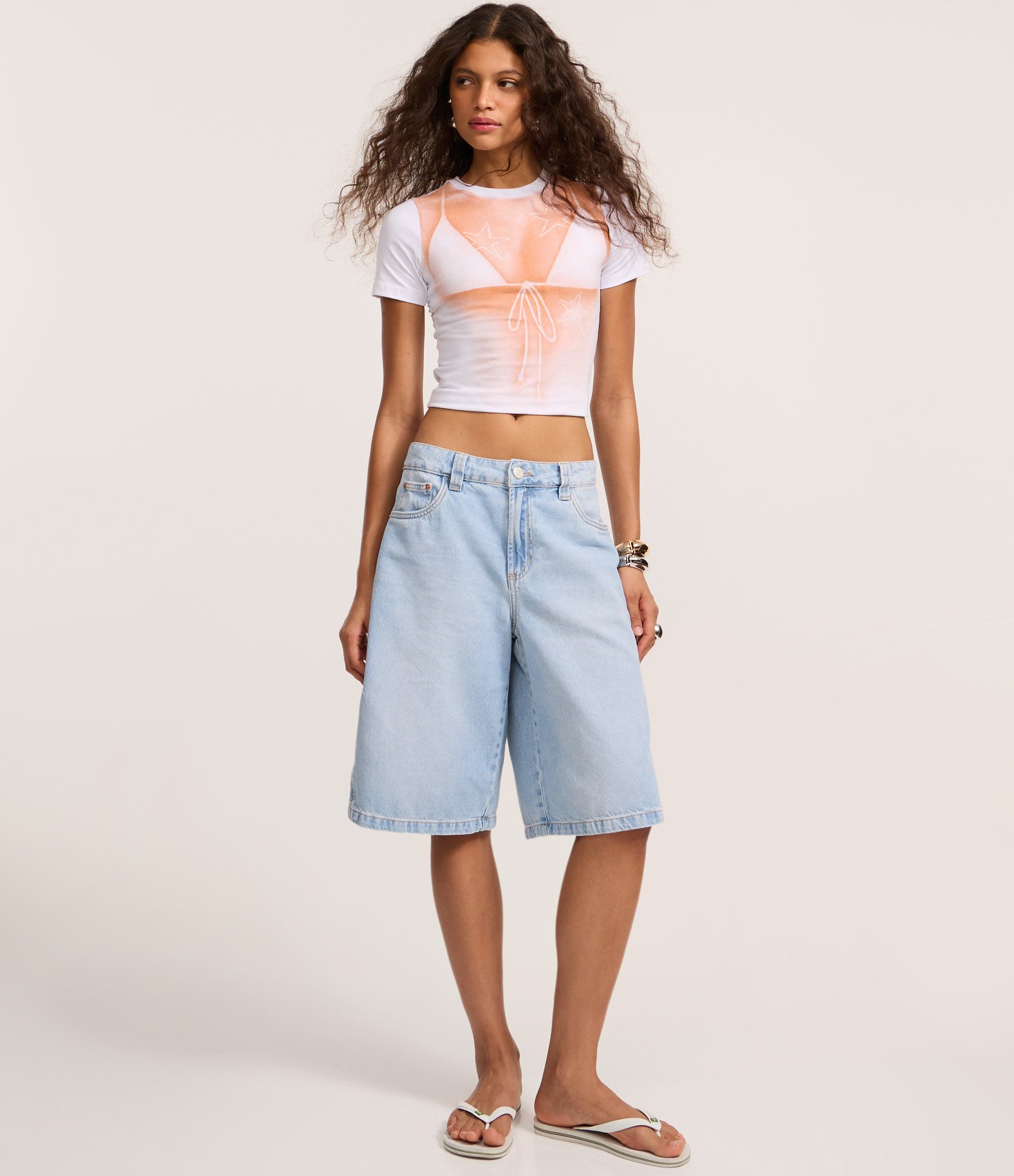 Camiseta New T-shirt com Estampa de Biquini e Estrelas Bronzeadas Branco 2