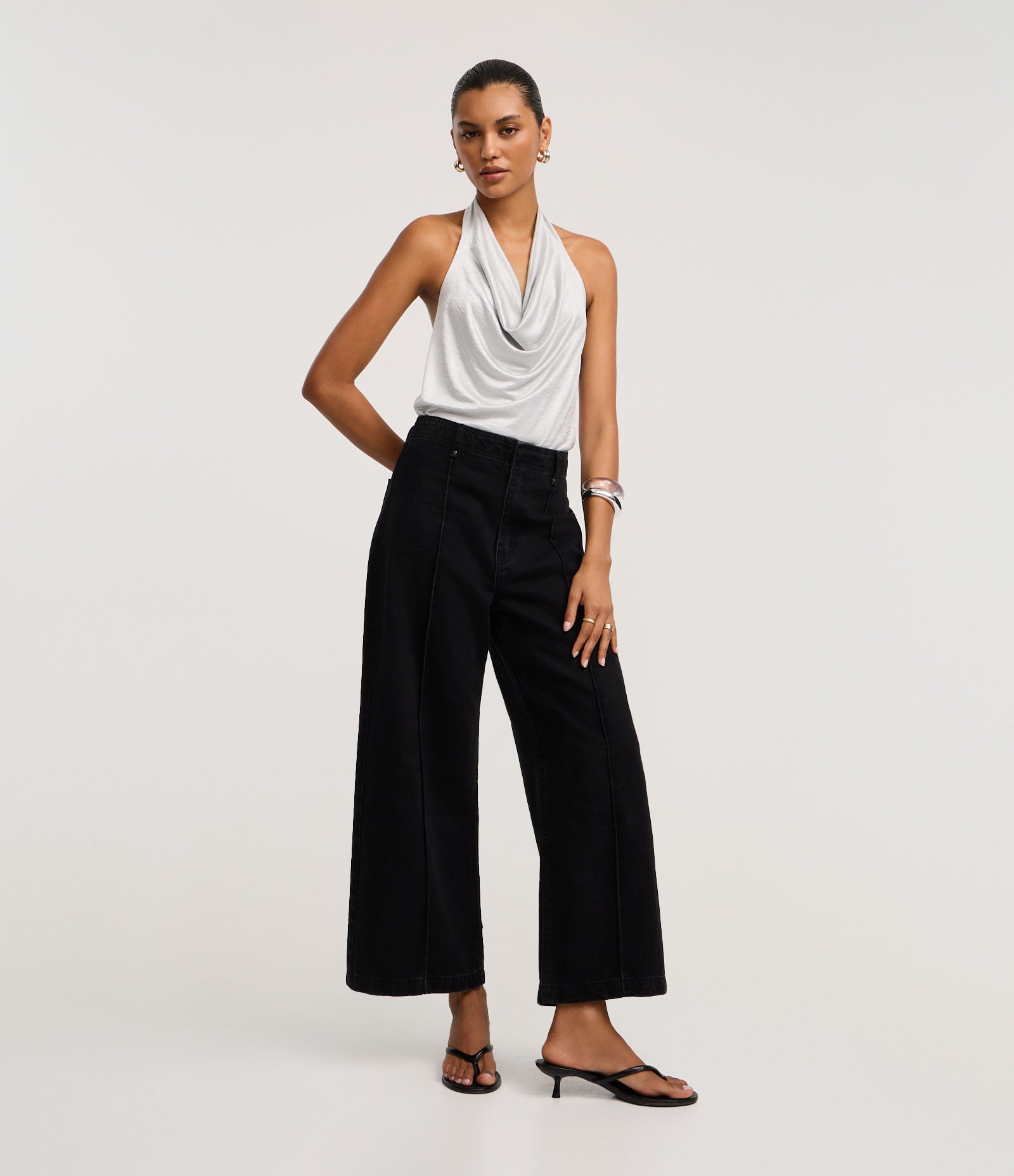 Blusa Frente Única Acetinada com Decote Degagê Branco 2