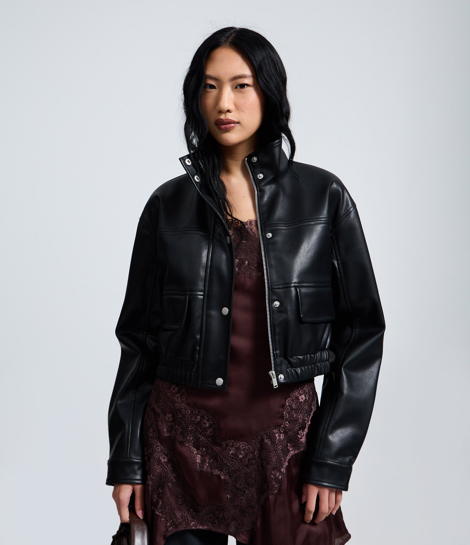 Jaqueta Bomber em PU com Gola Alta Preto 1