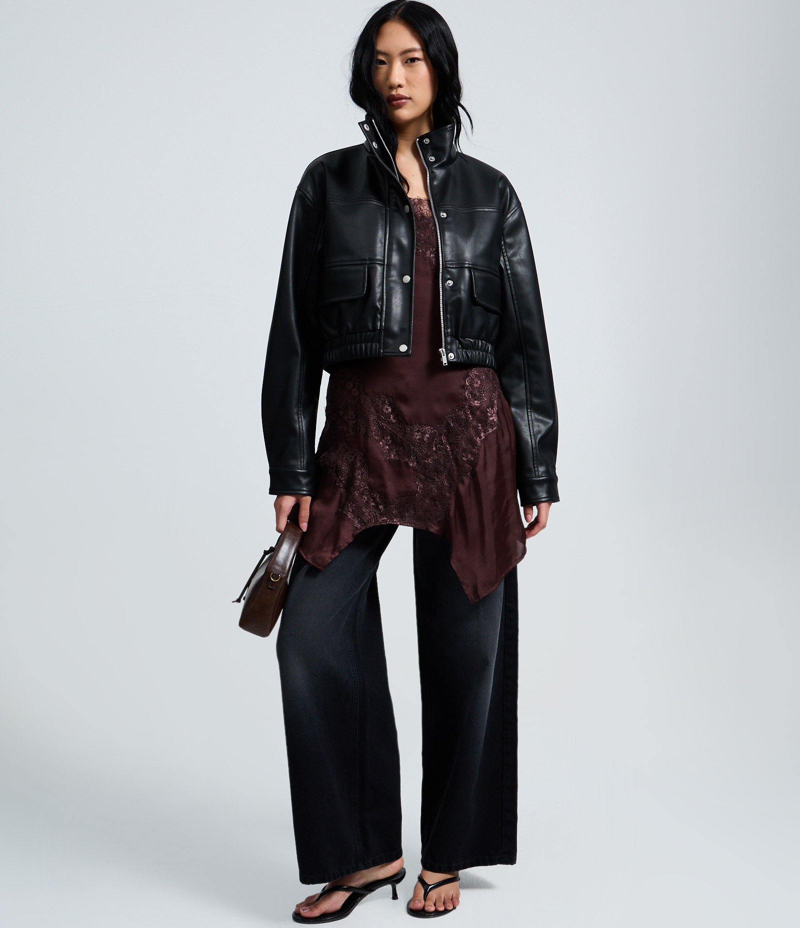 Jaqueta Bomber em PU com Gola Alta Preto 2