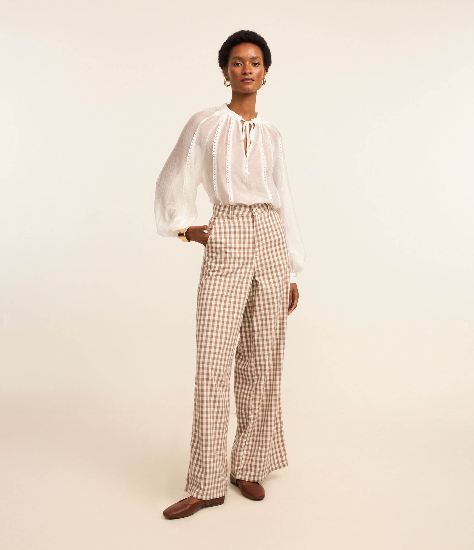 Calça Wide Leg em Sarja com Estampa Xadrez e Botão Forrado Bege 1