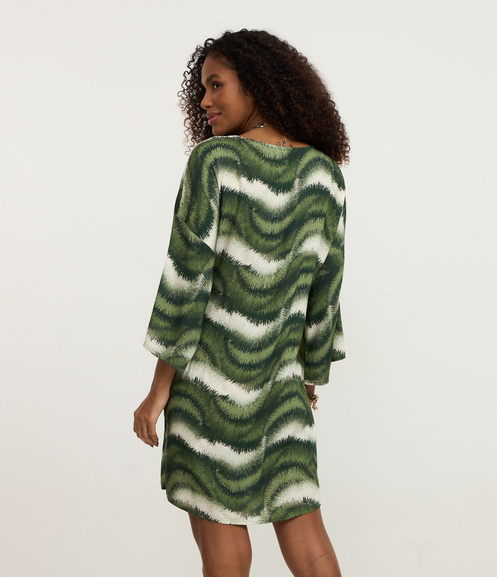 Saída de Praia Kimono Texturizado em Viscose com Estampa Folhagem Verde/Branco 3