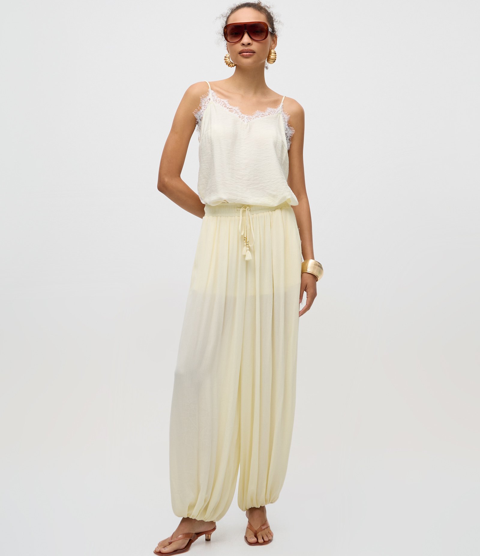 Blusa de Alça em Crepe com Detalhe de Renda Amarelo 3