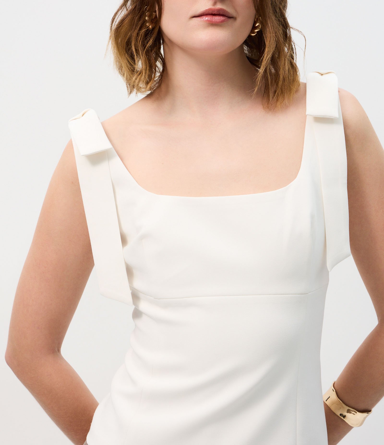 Blusa Alfaiatada em Crepe com Laço na Alça Branco 3
