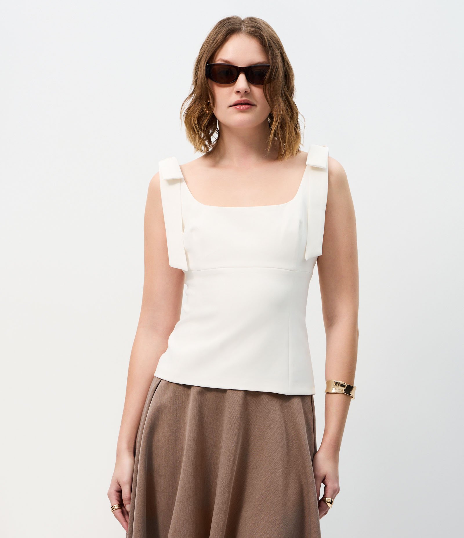 Blusa Alfaiatada em Crepe com Laço na Alça Branco 4