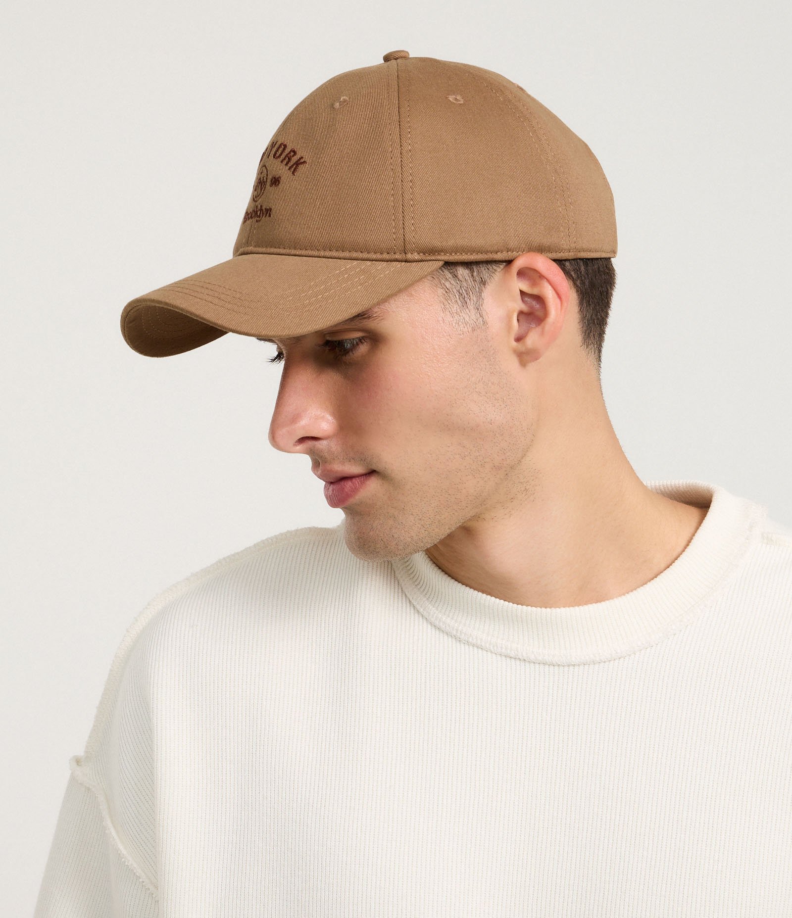 Boné Aba Curva em Sarja com Bordado New York Marrom 2