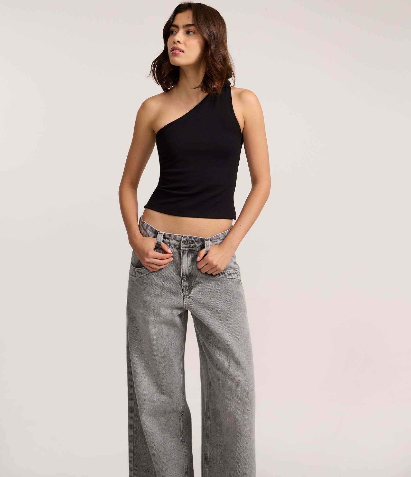 Calça Loose em Jeans com Cintura Baixa Cinza 2