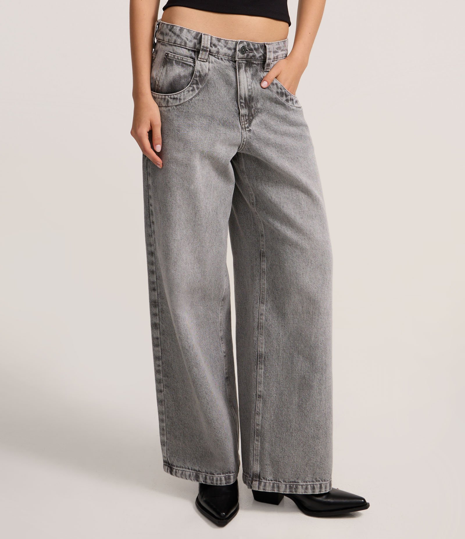 Calça Loose em Jeans com Cintura Baixa Cinza 3