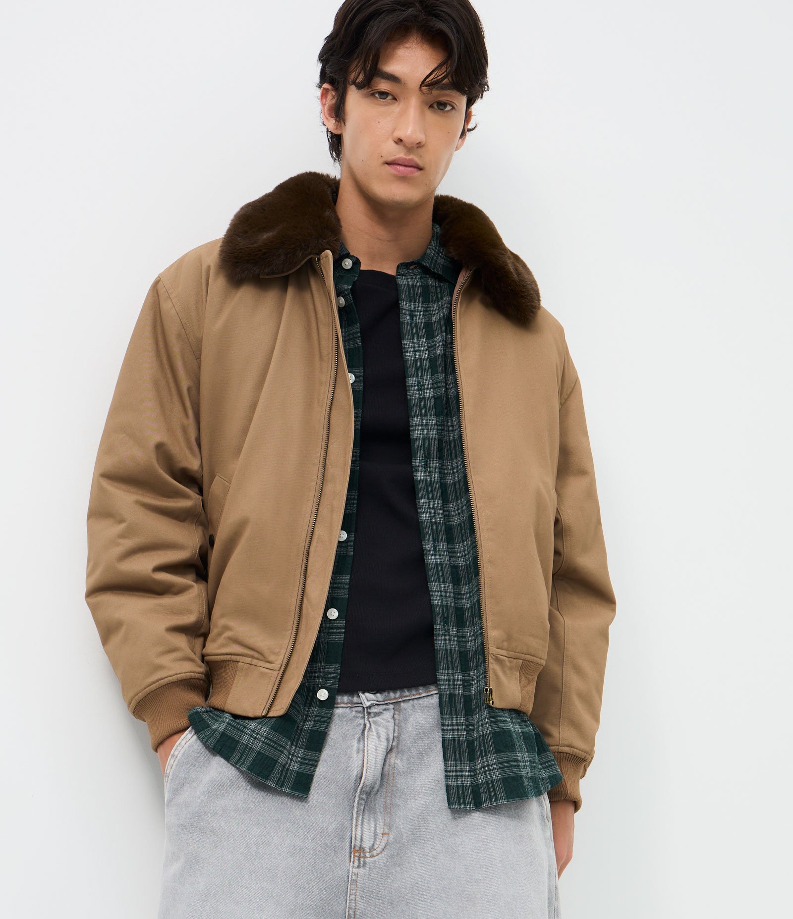 Jaqueta Bomber em Sarja Lisa e com Gola Removível Marrom 1