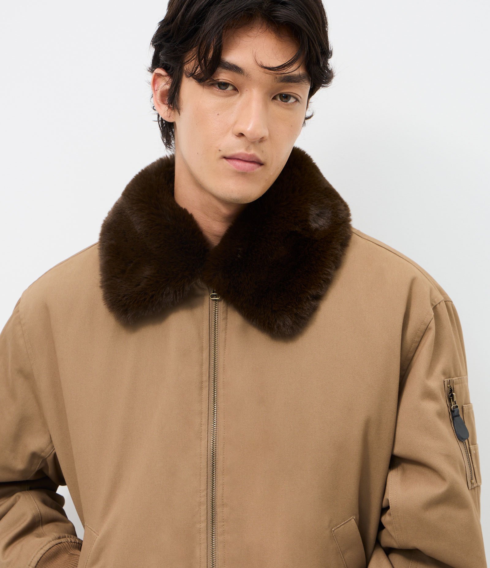 Jaqueta Bomber em Sarja Lisa e com Gola Removível Marrom 3