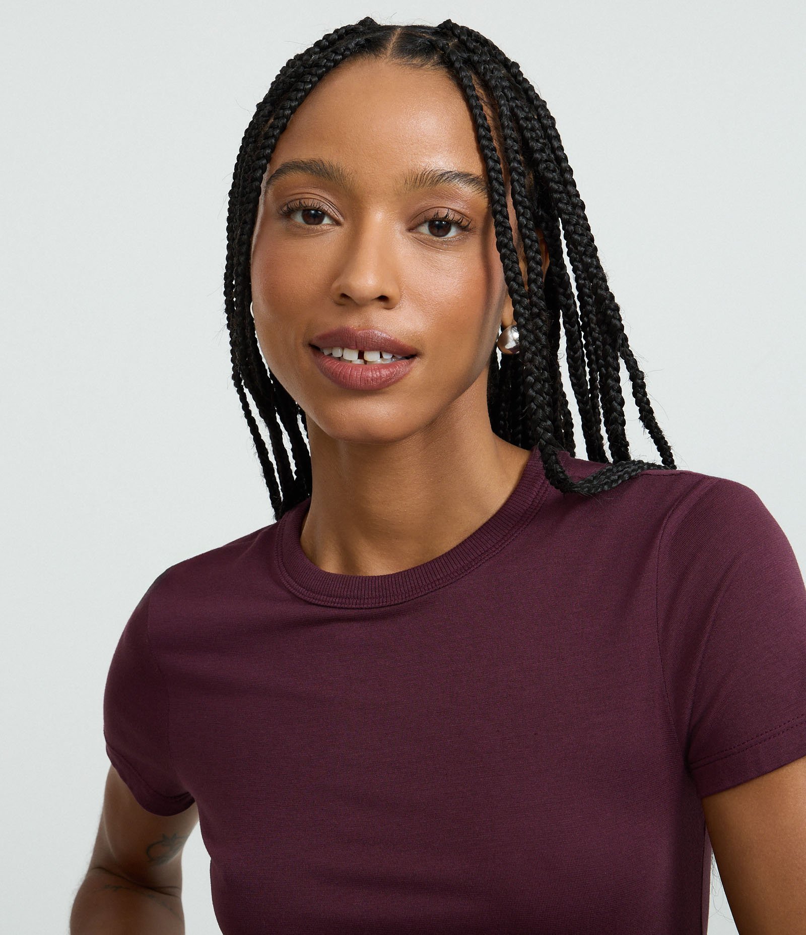 Blusa Cropped Básica em Ribana com Manga Curta Bordô 3