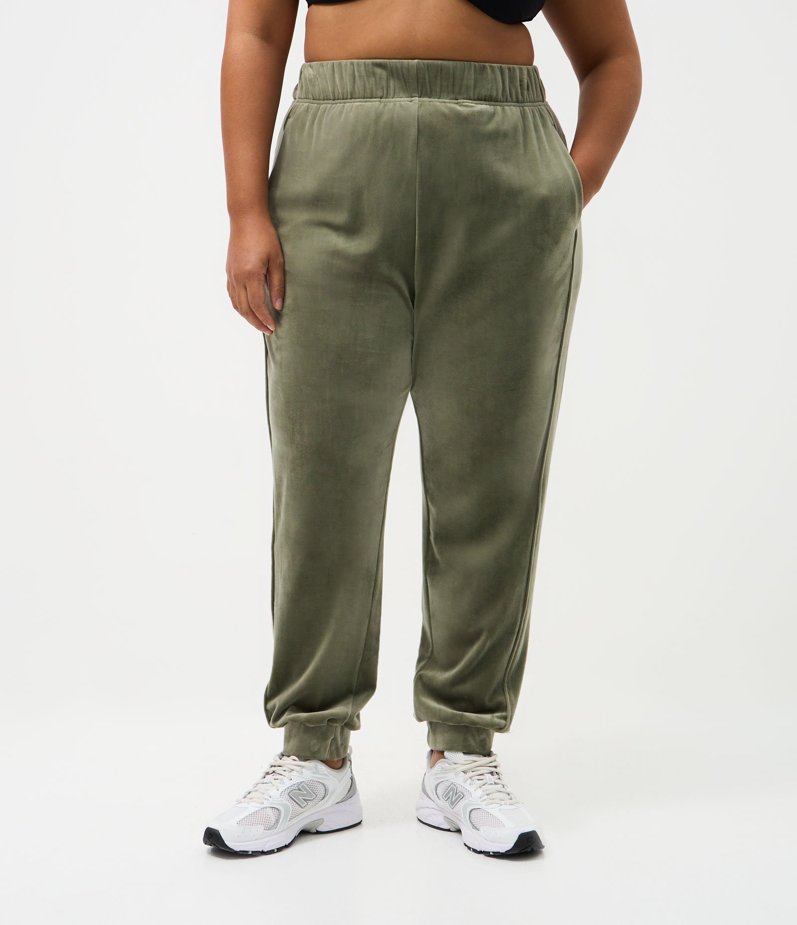 Calça Jogger Esportiva em Plush Curve e Plus Size Verde 2