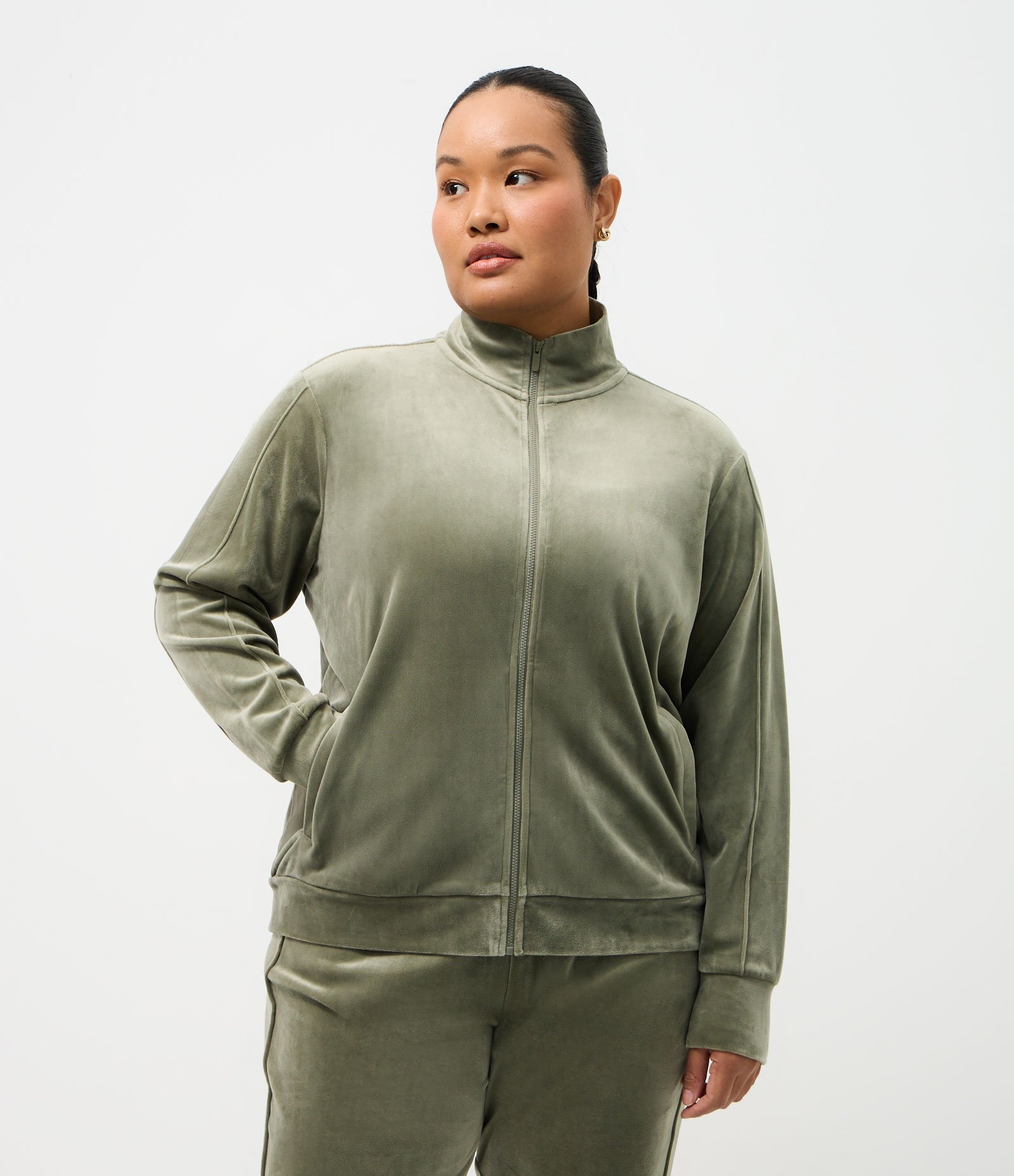 Jaqueta Esportiva em Plush Com Gola Alta Curve & Plus Size Verde 1