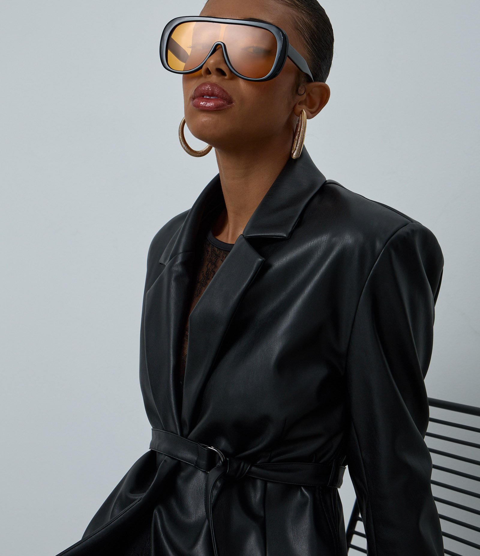 Blazer Alongado em PU com Amarração na Cintura Preto 4