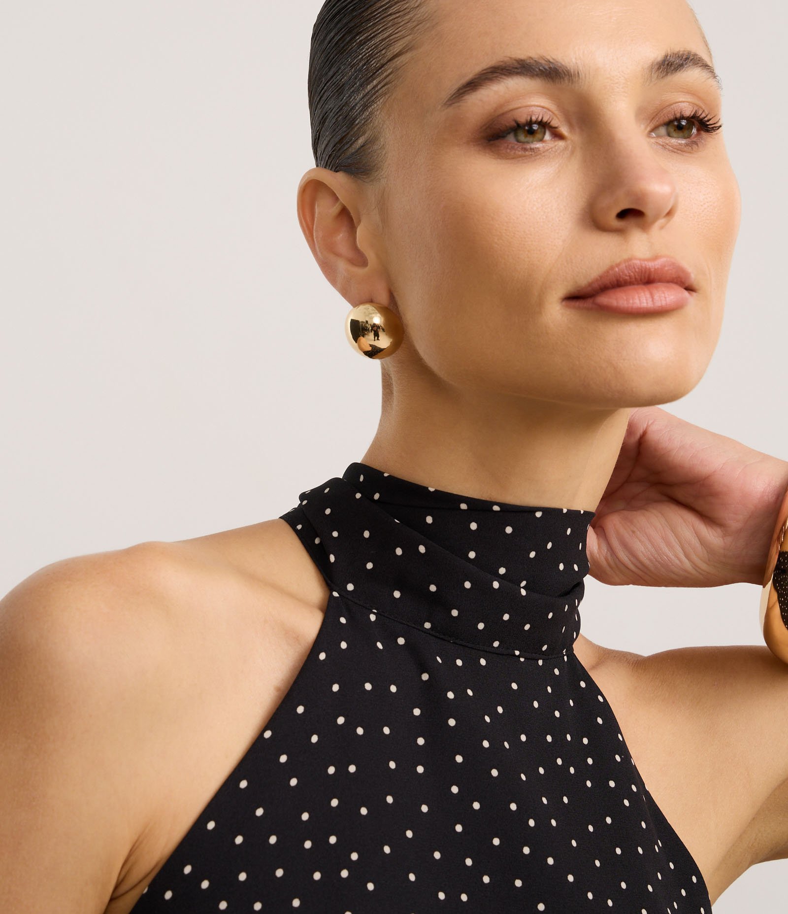 Blusa em Crepe com Gola Halter e Estampa Poá Preto 3