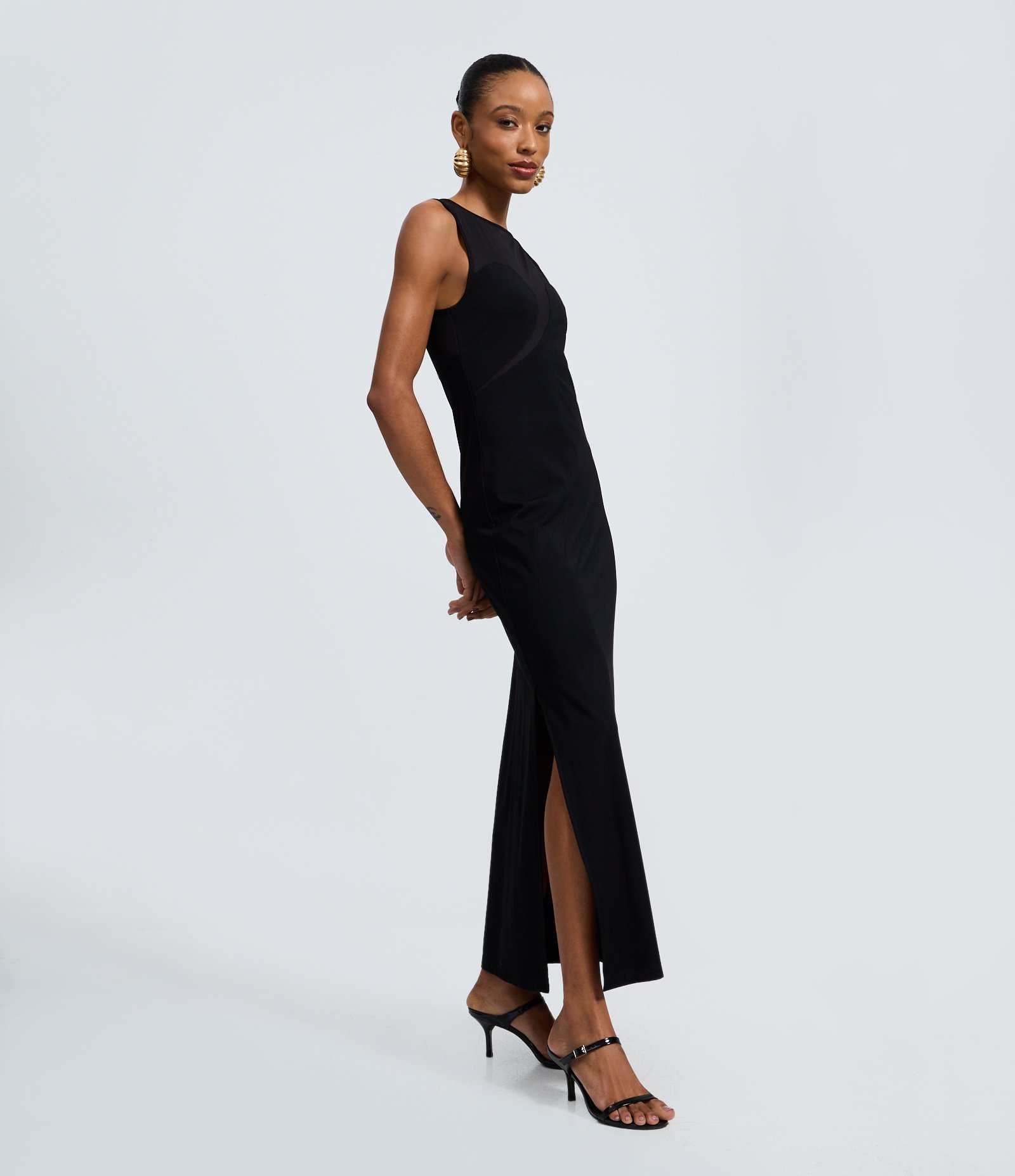 Vestido Midi em Tule com Decote Halter e Recorte Frontal Preto 2