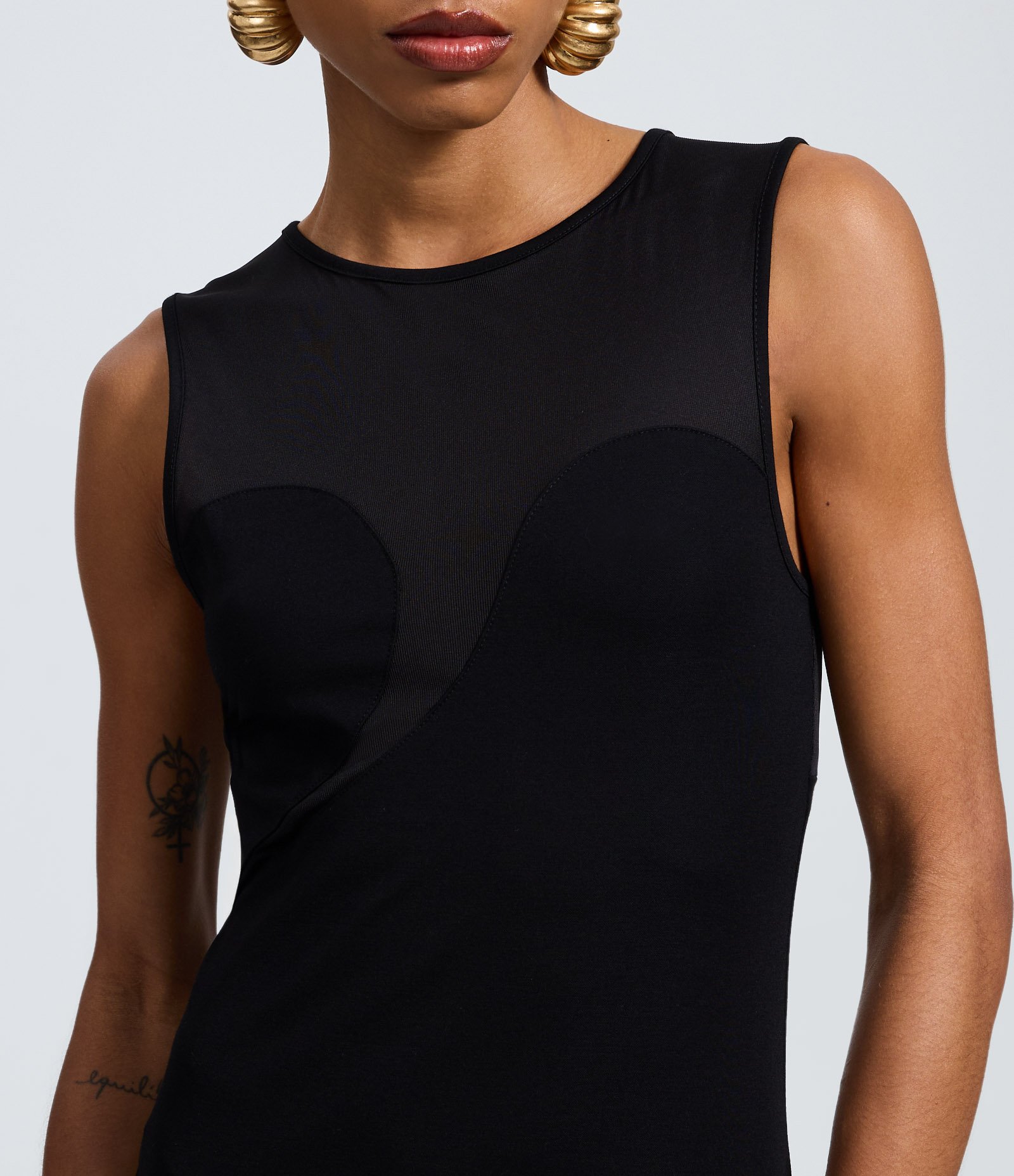 Vestido Midi em Tule com Decote Halter e Recorte Frontal Preto 3