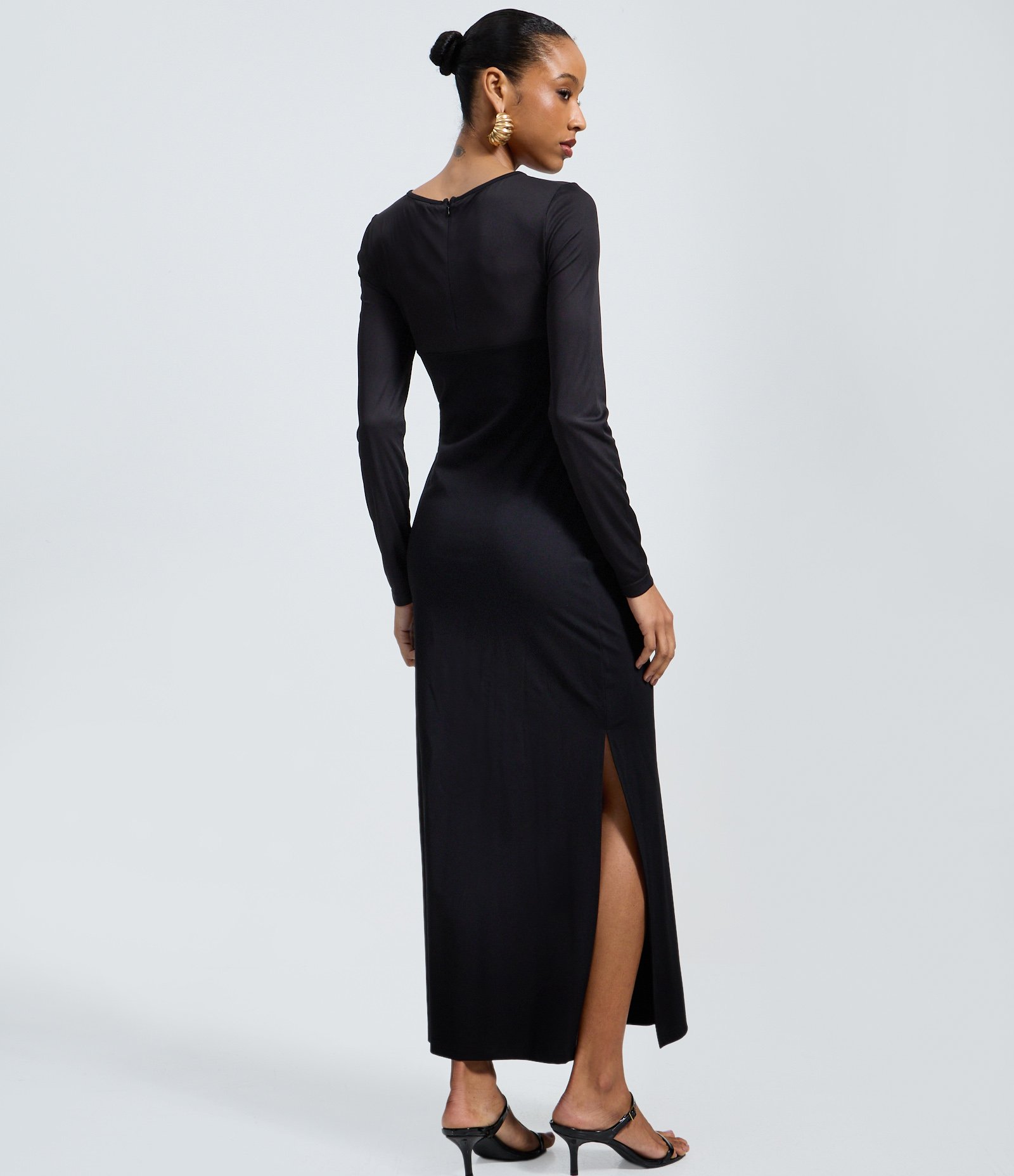 Vestido Midi Ajustado em Tule com Recorte Frontal Preto 4