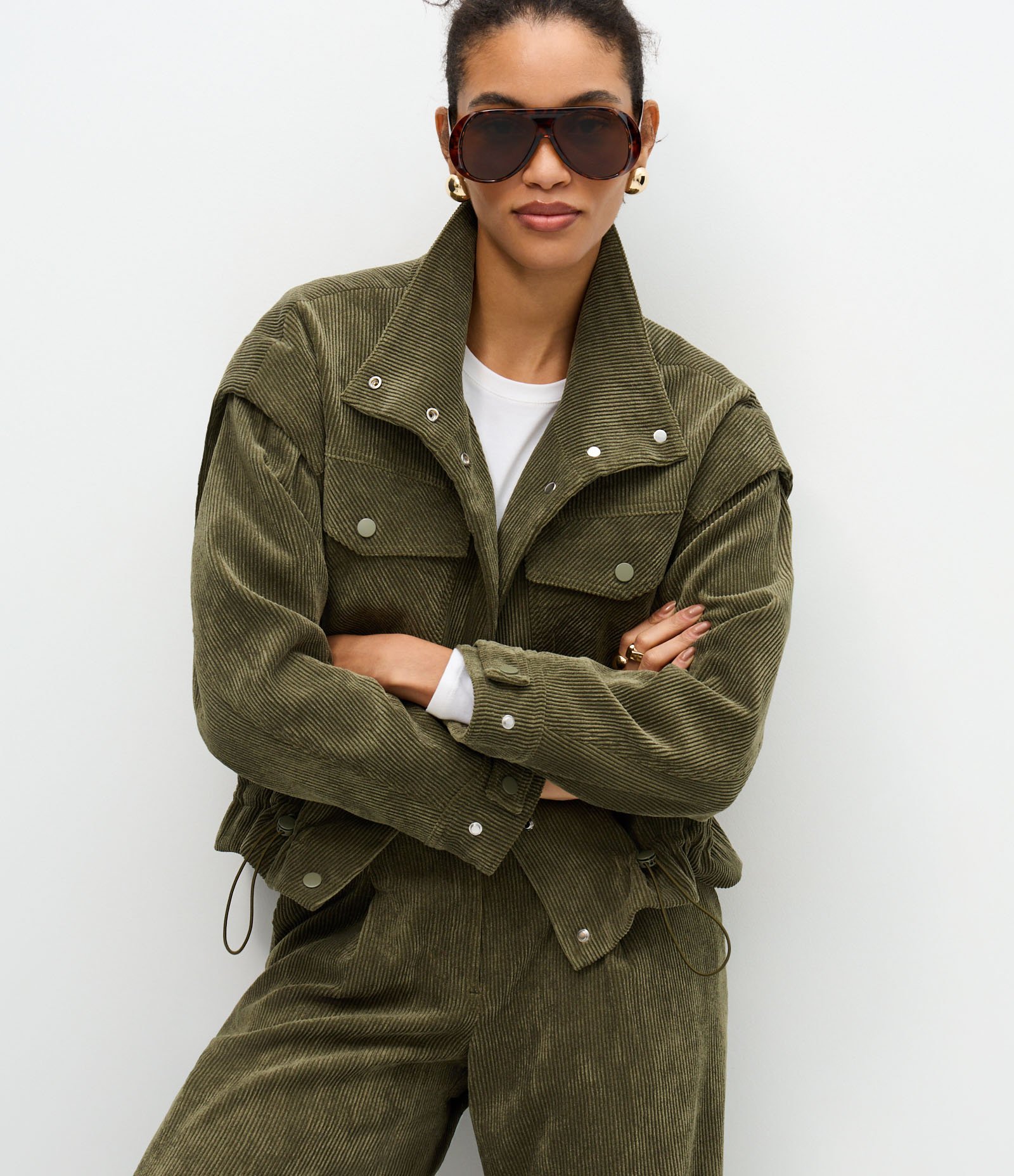 Jaqueta em Veludo Cotelê com Cava Deslocada e Puxadores Verde 1