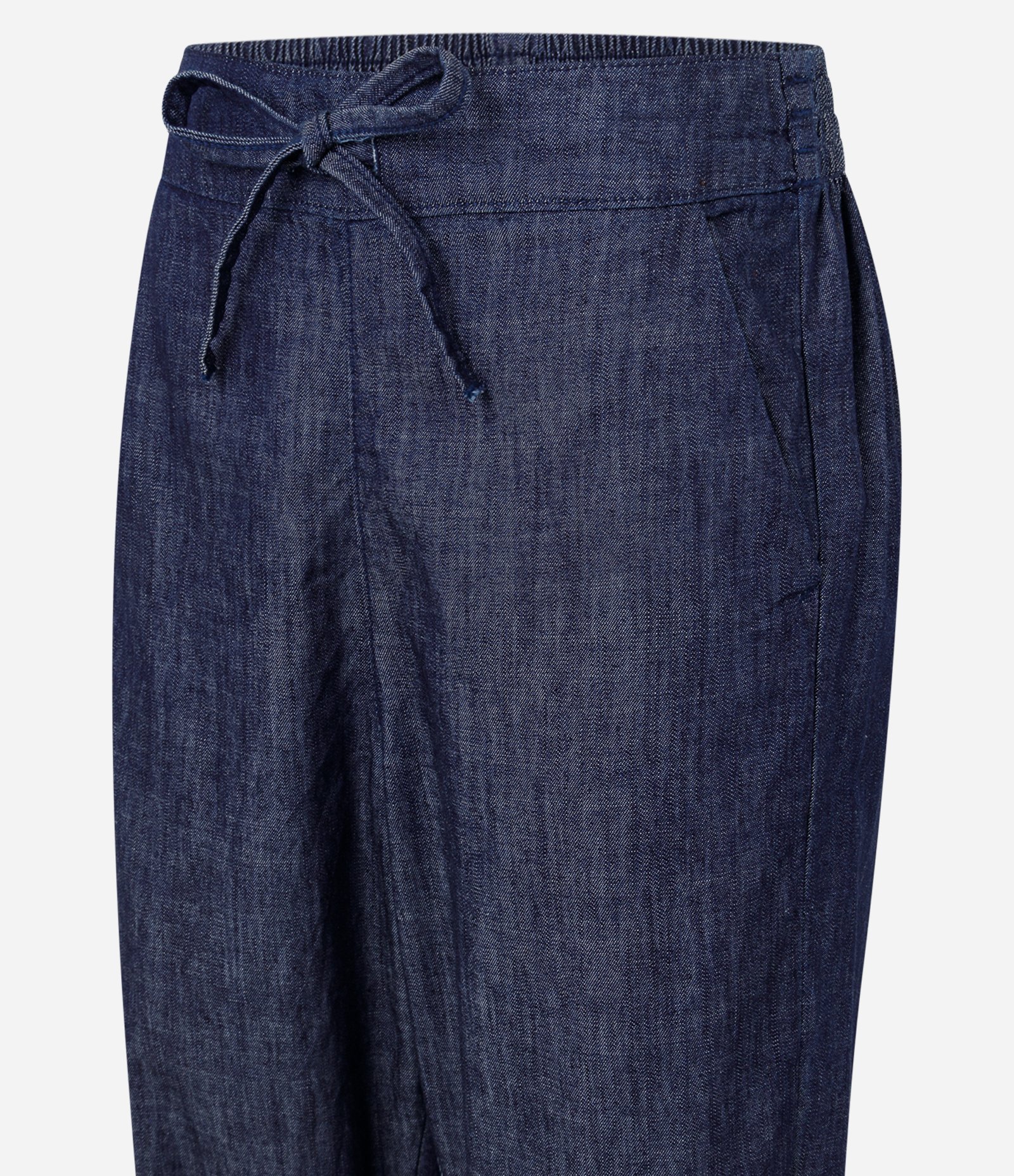 Calça Cenoura Cintura Alta em Jeans com Amarração Escuro 6