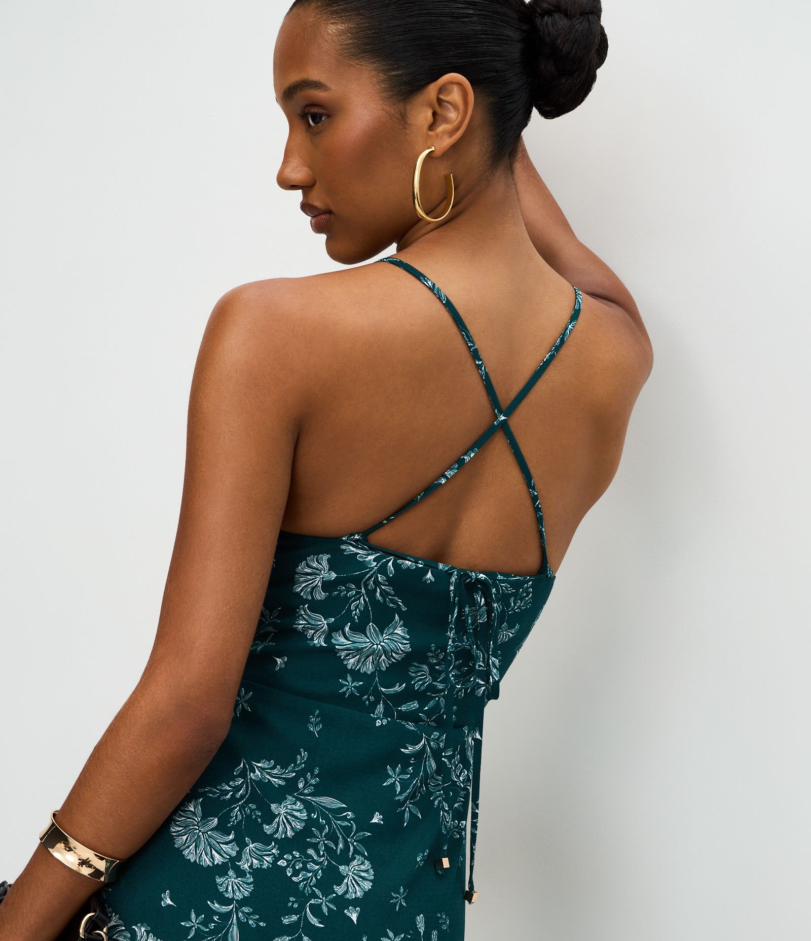 Vestido Midi com Estampa Delicada de Flores Verde 4
