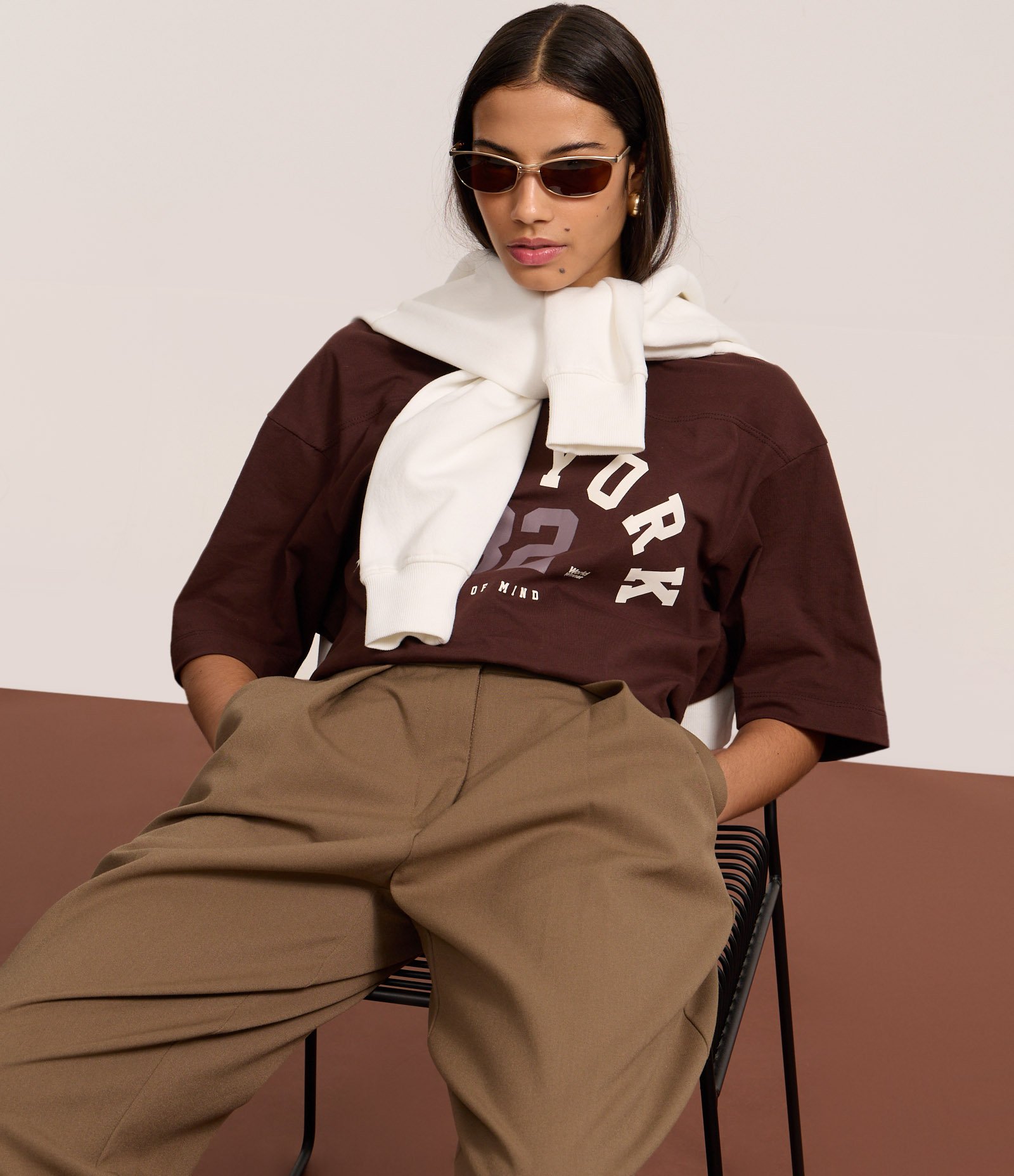 Camiseta Oversized em Algodão com Estampa Lettering New York 82 Marrom 4