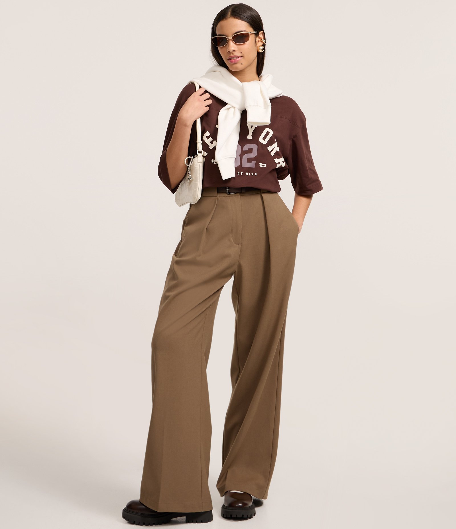 Camiseta Oversized em Algodão com Estampa Lettering New York 82 Marrom 2