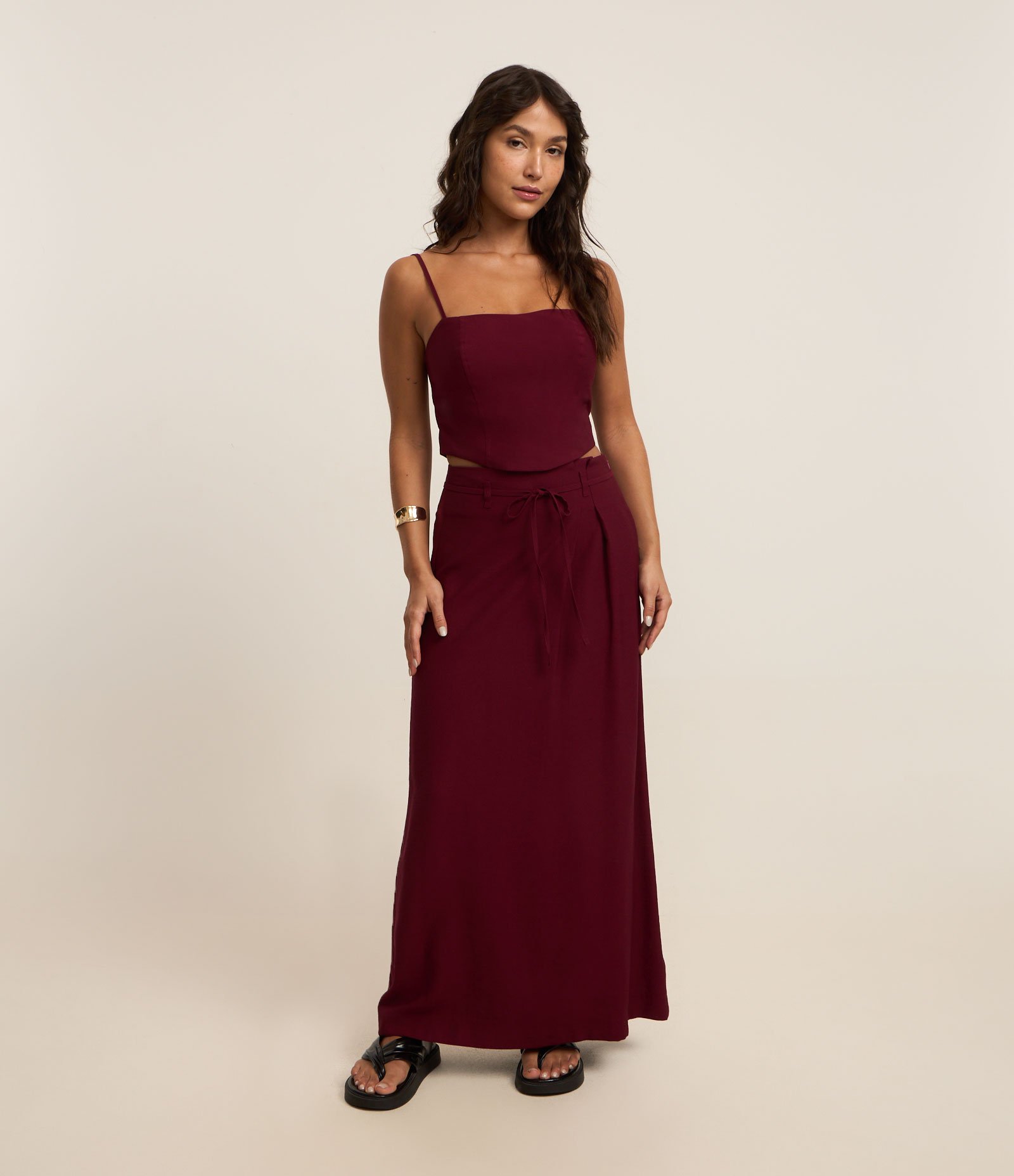 Saia Midi Alfaiataria em Viscose com Amarração no Cós Marrom 1