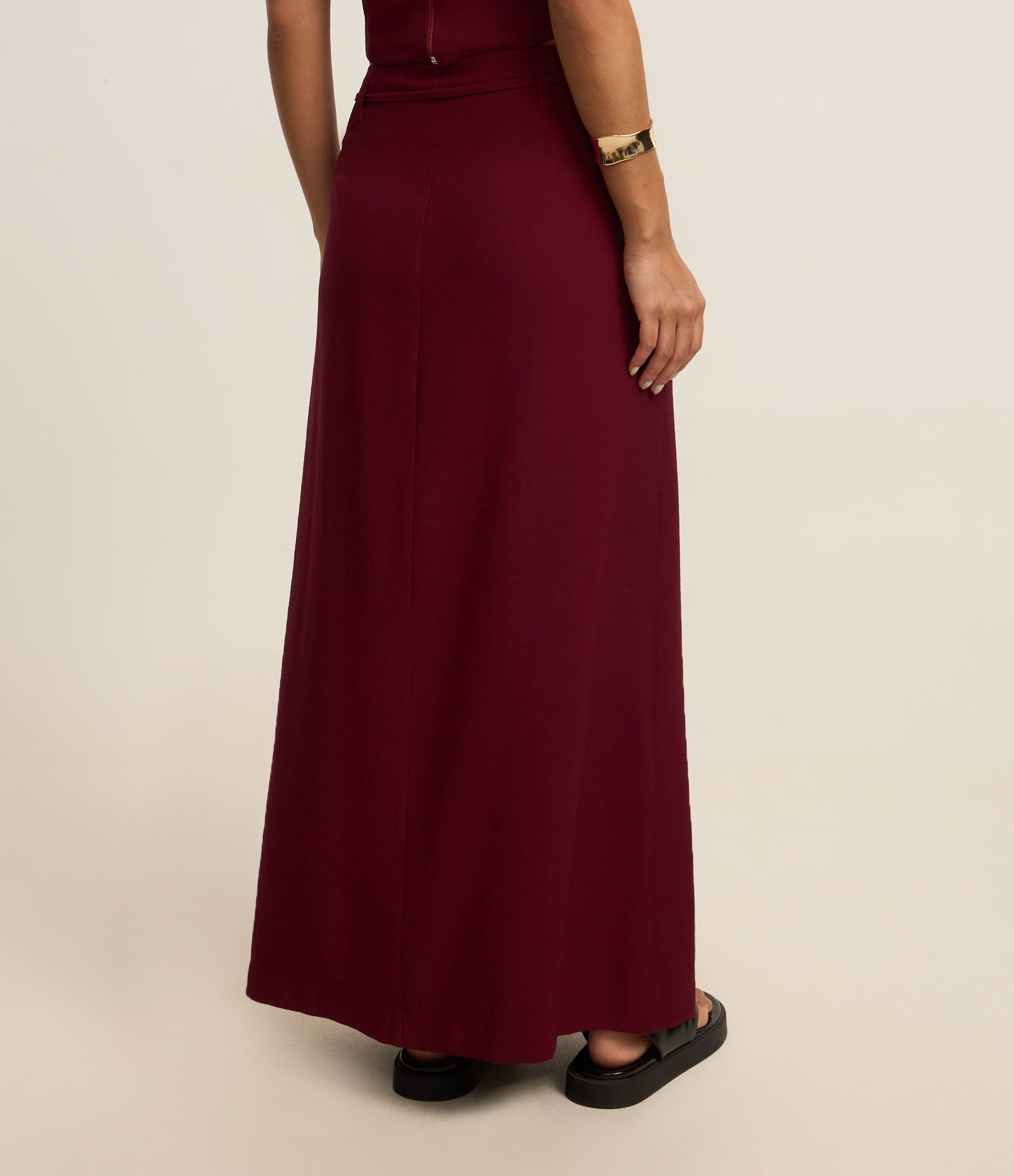 Saia Midi Alfaiataria em Viscose com Amarração no Cós Marrom 4