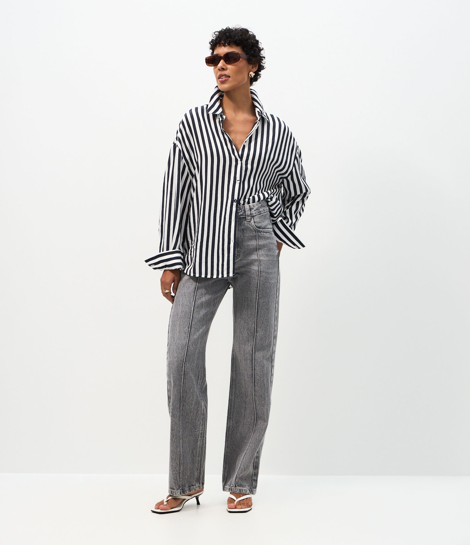 Calça Reta Comfort em Jeans com Friso Frontal Cinza 1